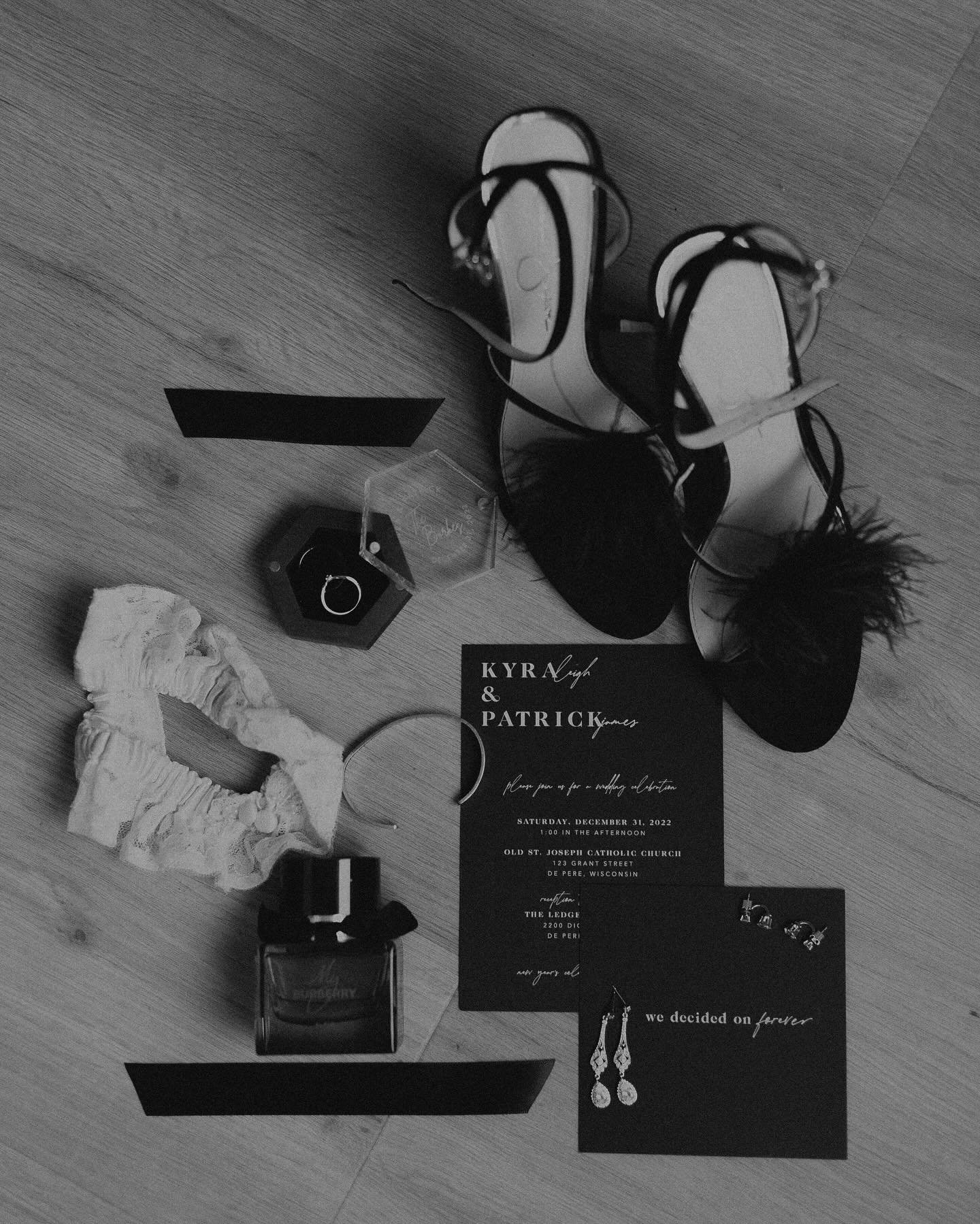 still obsessed with @kyraburke&rsquo;s black on black vision for their invitations 🖤

kyra and pat ✨ dec 31, 2022