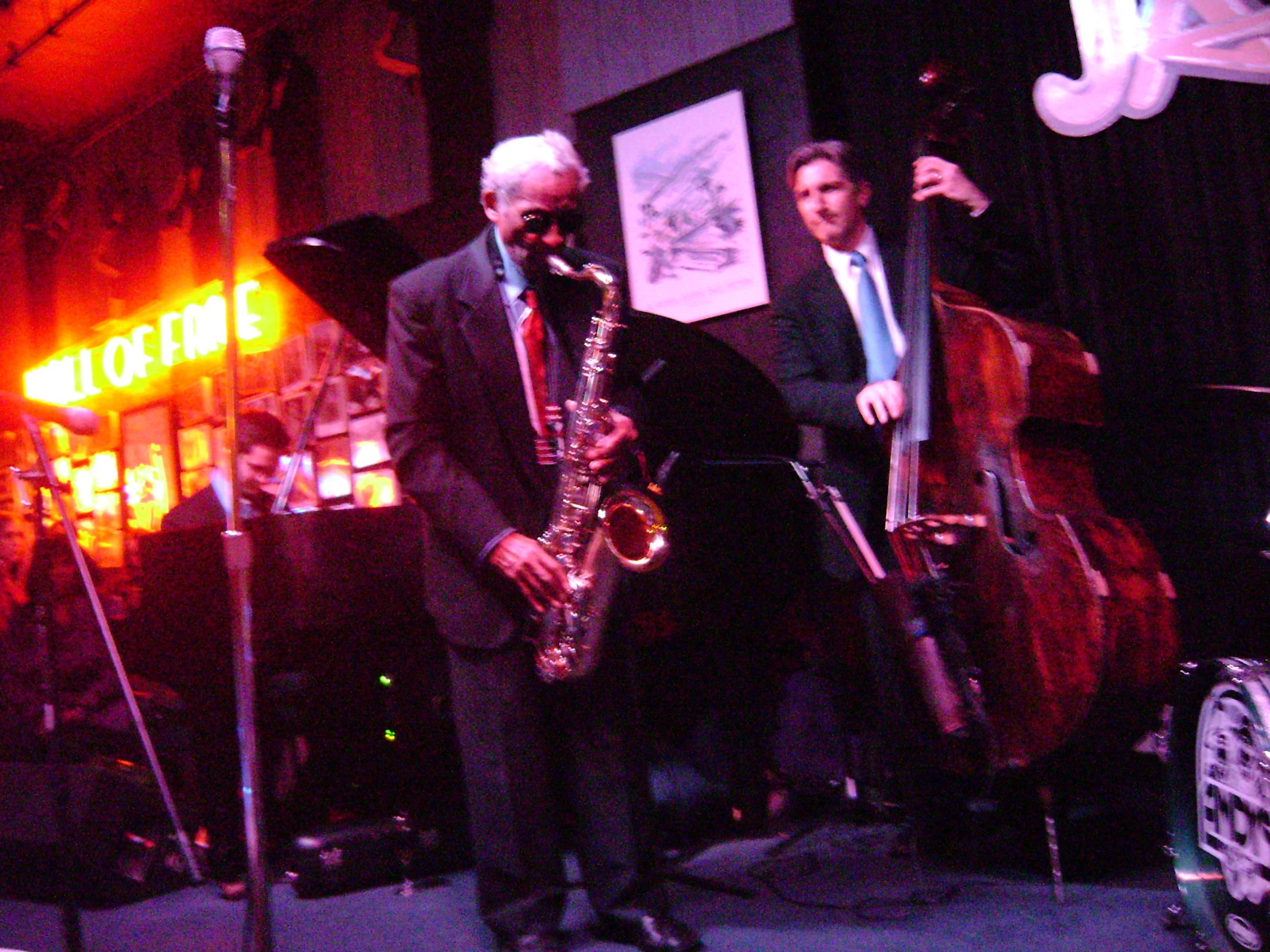 von and dan at Andy's - Dan on Bass.JPG