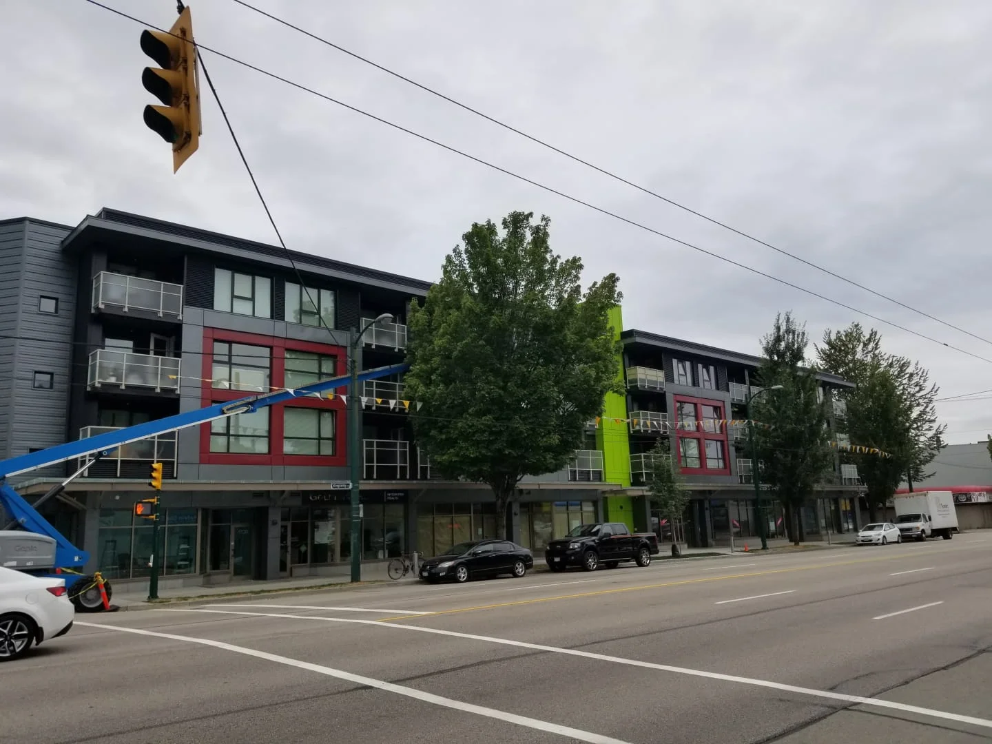 1700 Kingsway, Exterior Caulking