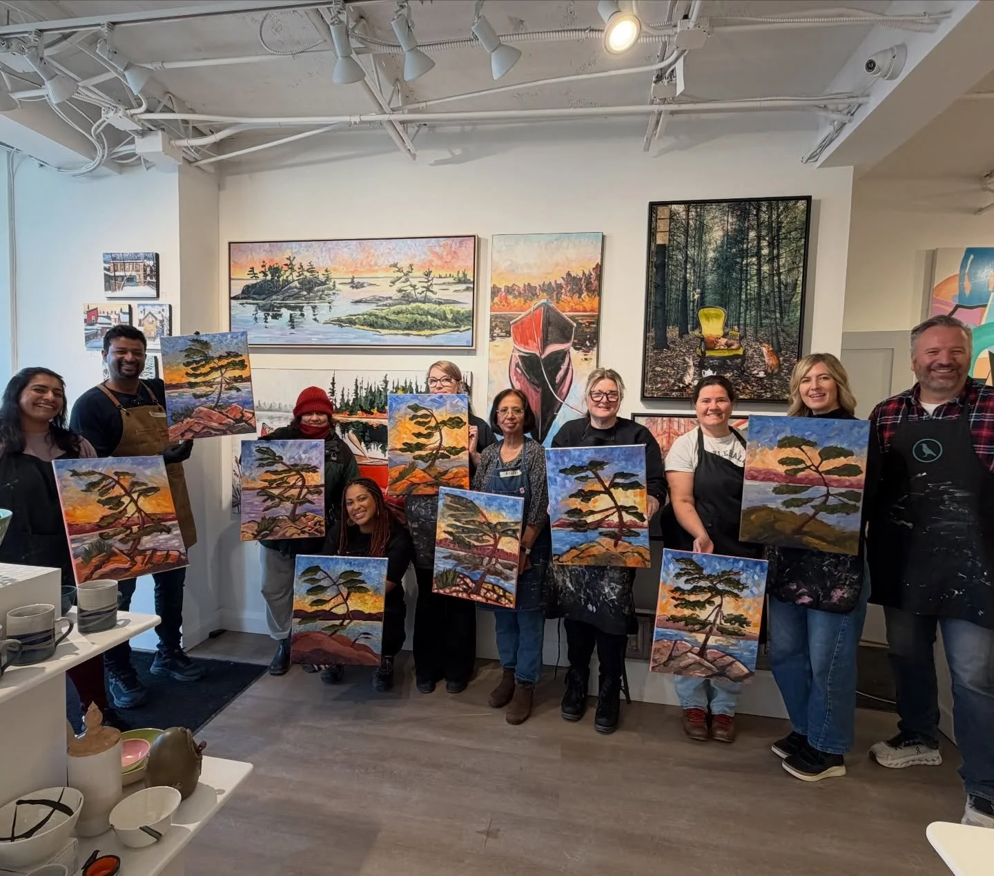 What a fun afternoon in the studio with David Carmichael teaching an amazing oil painting class! 
Thank you @david.carmichael.studios for sharing all of your tips and tricks for creating beautiful landscapes with wonderful brushwork. 
Such a great gr