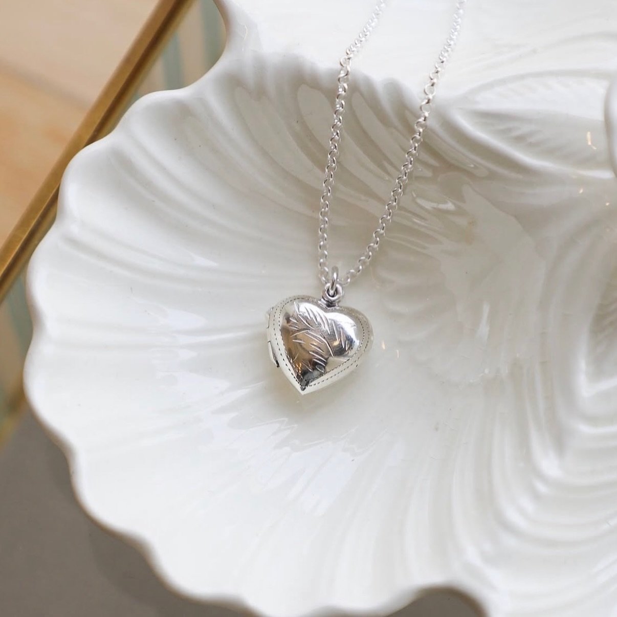 💕Valentine&rsquo;s Day is just around the corner and Blue Crow Gallery has a wonderful collection of Canadian made jewellery that would make the perfect gift for someone special! Treat the one you love, your favourite Galentine or your because every
