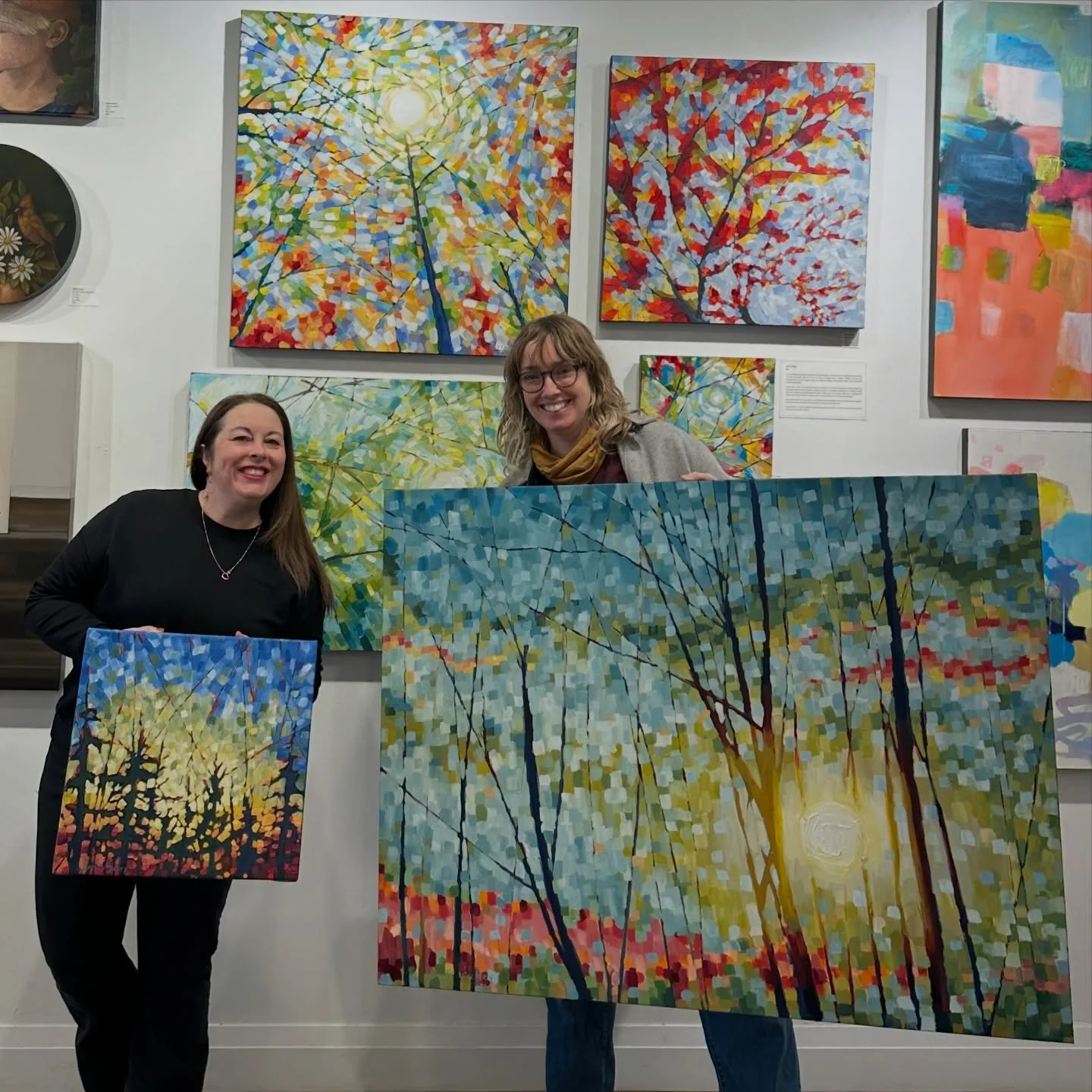 Yahooo!! It is always wonderful to have Lisa D Hickey drop by to visit the gallery! Today @lisadhickeyart came by with beautiful new paintings and we can&rsquo;t wait to get them hung in the gallery! Just the extra splash of colour and sunshine we al