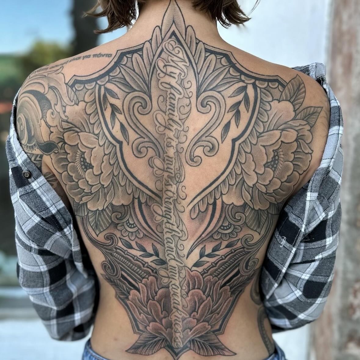 I am now taking appointments in Woodland Hills from now until December 16th when I will be going to Thailand with my family. I will be working privately until the end of the year and when I get back I will be officially opening my new place. If you&r