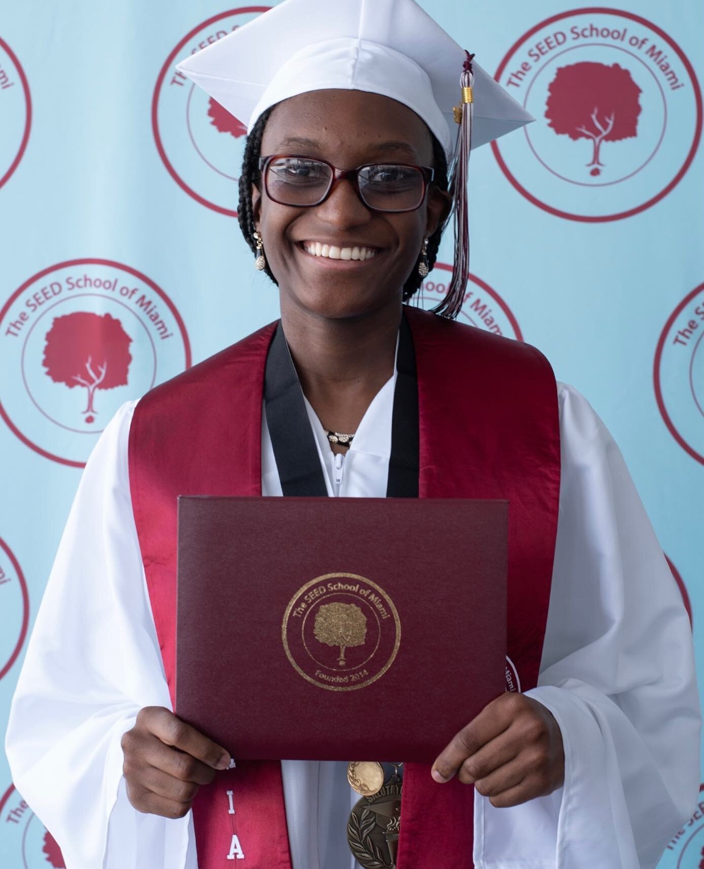 It&rsquo;s celebration FriYAY🎉 at @seedmiami today! Rose, Alumni from the Class of 2022, was selected as the Valedictorian for the Ed Equity Lab National Honor Society out of thousands of students across the country. We are incredibly proud of all y
