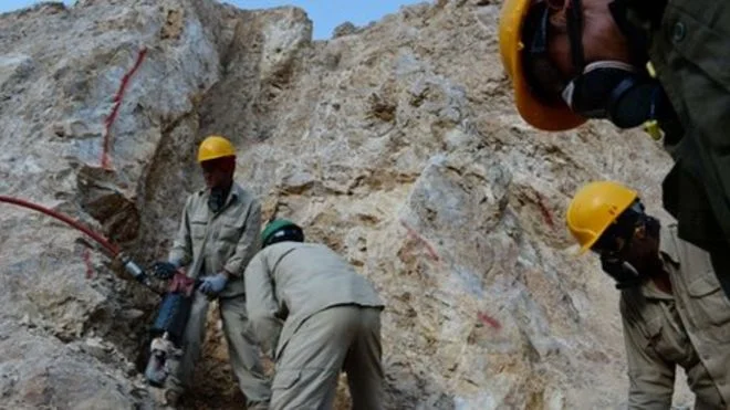 Gold miners in Afghanistan near the village of Qara Zaghan. Source: BBC