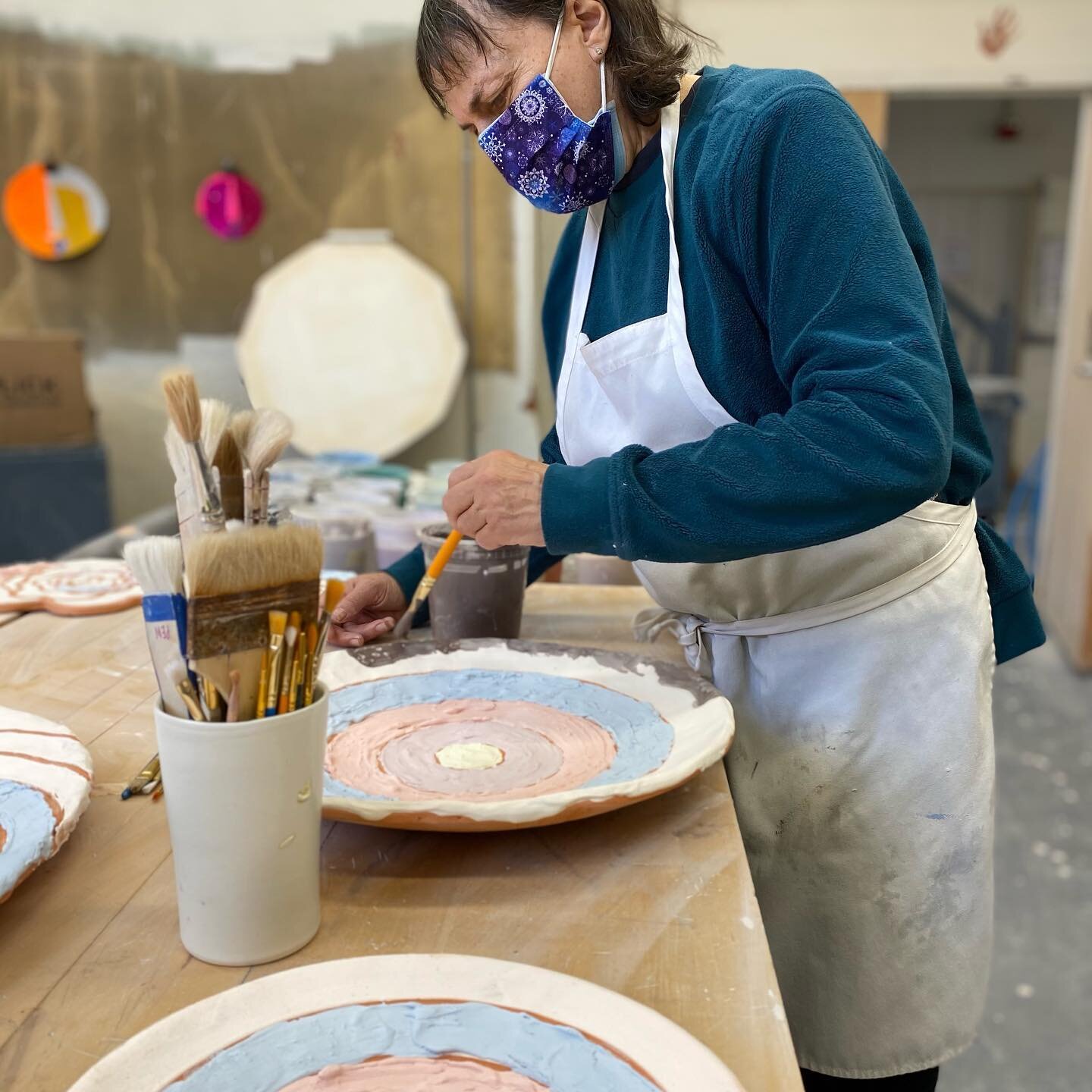 Polly Apfelbaum drawing and glazing in the Arcadia ceramics studio. Works in progress for &quot;For the Love of Una Hale&quot; photos: @rachelgeisinger #pollyapfelbaum #artistinresidence #arcadiauniversity #ceramics #studio #pew