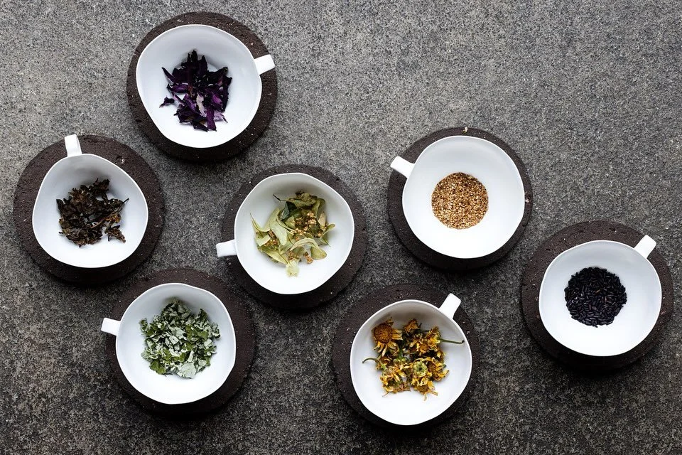 Grass-fed bone china tea cups and farm soil saucers. Teas made from dried strawberry tops, magnolia leaves, linden, buckwheat, black raspberry leaves, chrysanthemum, Tiara purple rice. 
@bluehillfarm 

🍵 @goddamnitdonovan 
📷 @andrewscrivani