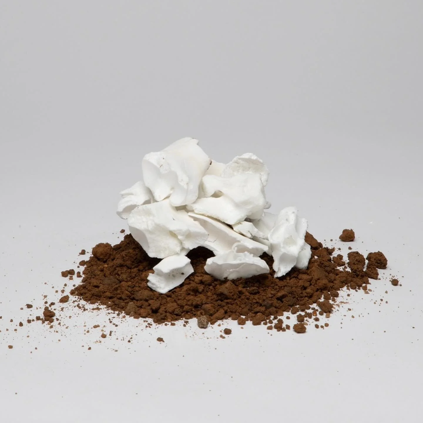 Raw materials&mdash; bone &amp; soil + water &amp; fire &mdash;> grass-fed bone china tea cup and soil saucer

#chef #potter #farmer #bonechina #ceramics #bluehillatstonebarns #effectsoffarmingpracticesandanimalhusbandryonthematerialpropertiesofbo