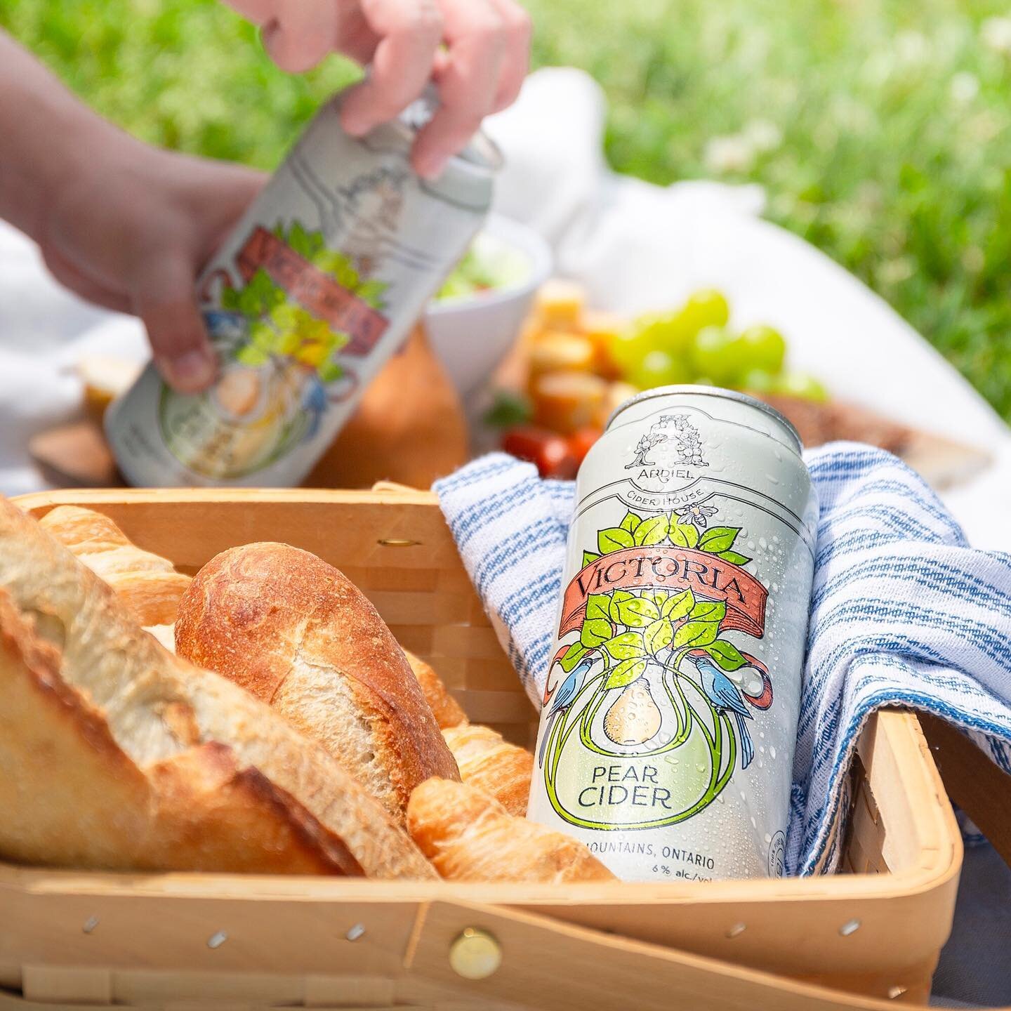 Summers are made for friendships, picnics, and Perry! 🧺 ☀️ 🥂 Our Victoria Pear Cider was crafted in recognition of the pioneering spirit of women farmers and fruit growers that contributed to the evolution of cider making. With delicate pear flavou