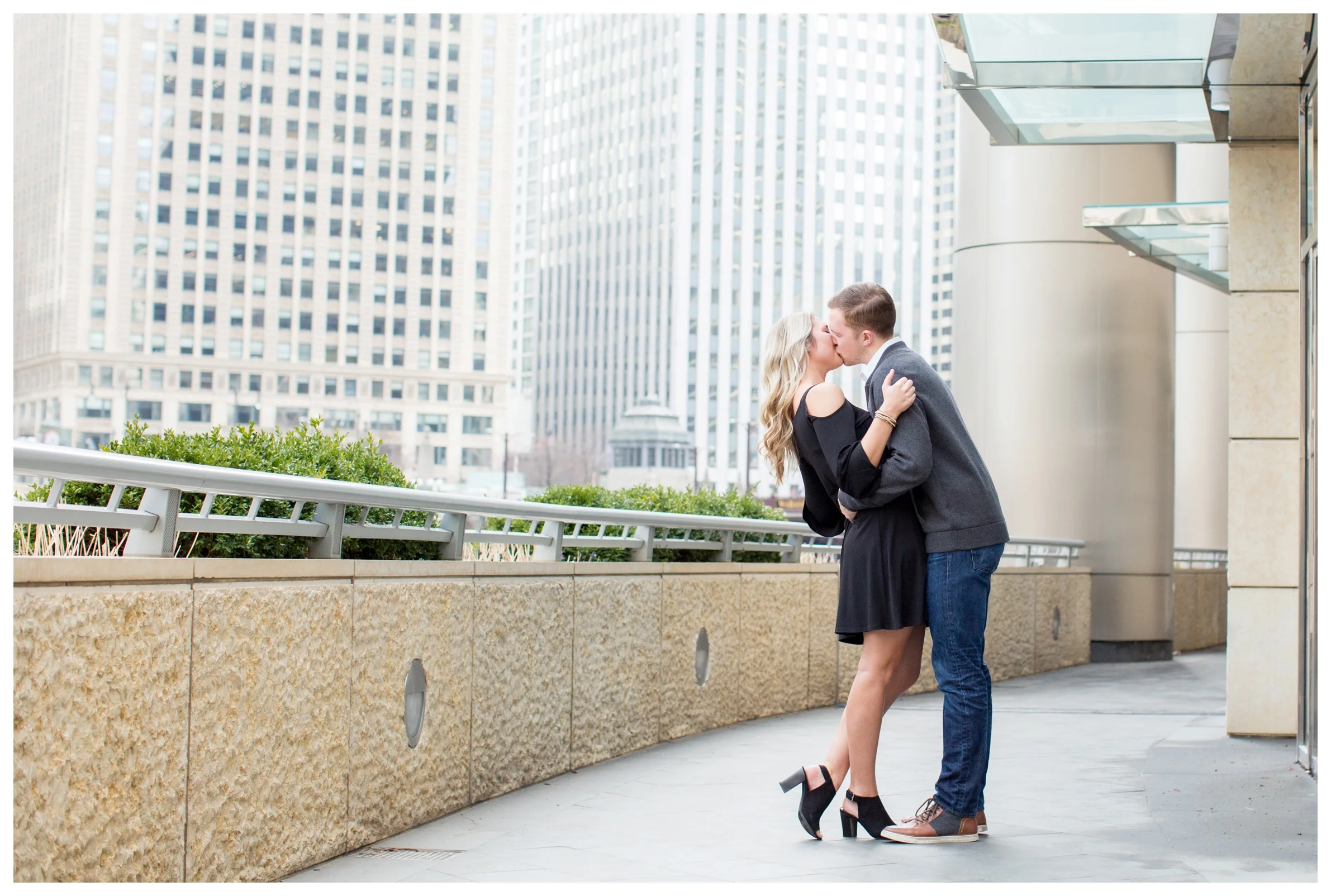 chicago-riverwalk-engagement-photographer