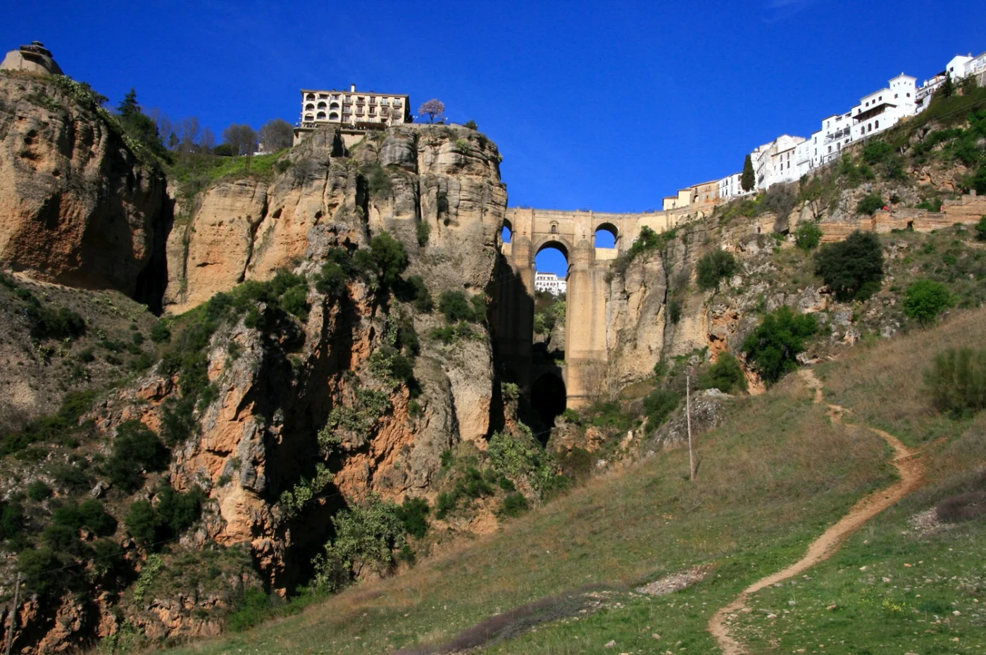 7015 - Neuve Bridge Ronda.jpg