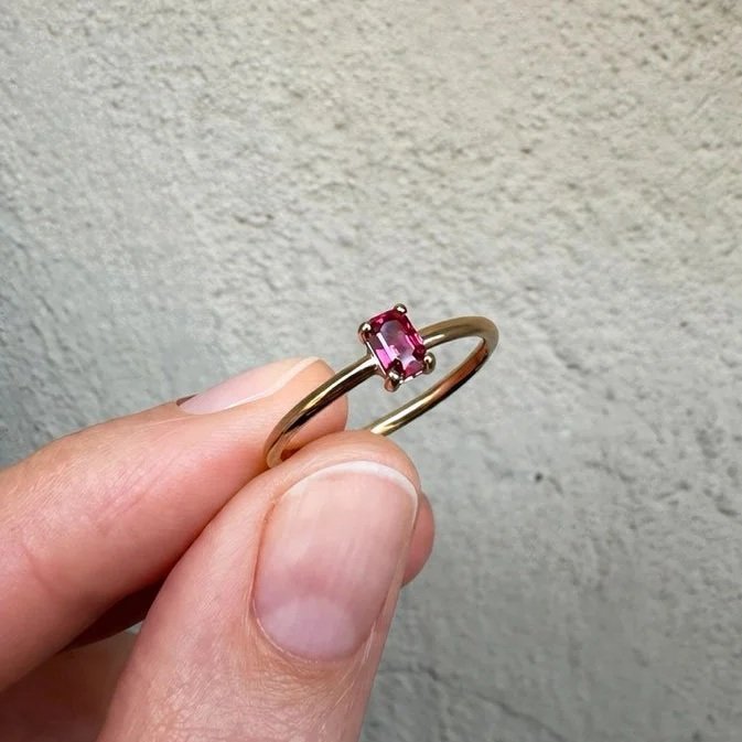 anello-con-rubino-in-oro-rosa-gmgioielli.jpg