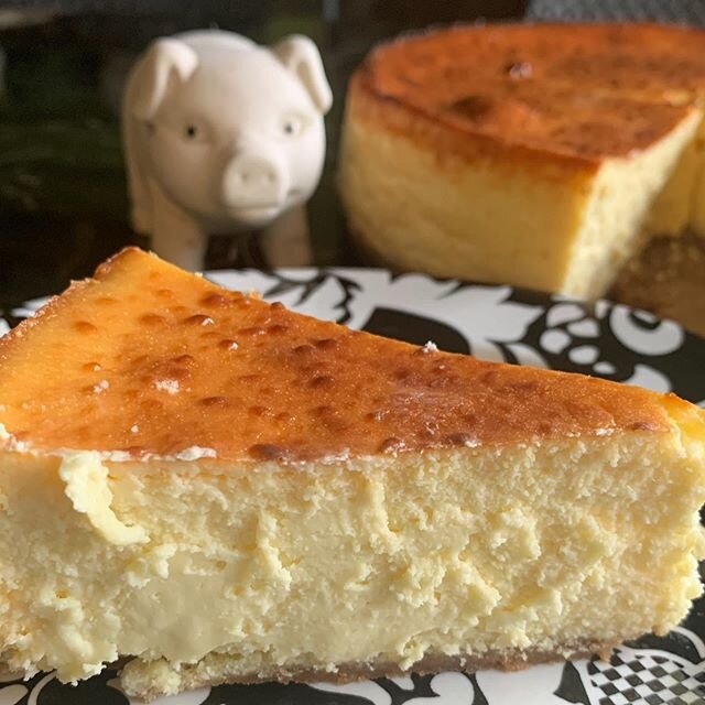 Oh, Lordy - I&rsquo;m going to be gordy&rsquo; after all of this! Ode to lovely New York - N.Y. cheesecake!
.
.#lovetobake #hellstromdesignworks #cakebaker #cheesecake #interiordesigners #encinitasinteriordesigner #artist #adventuregirl #pic #newyork
