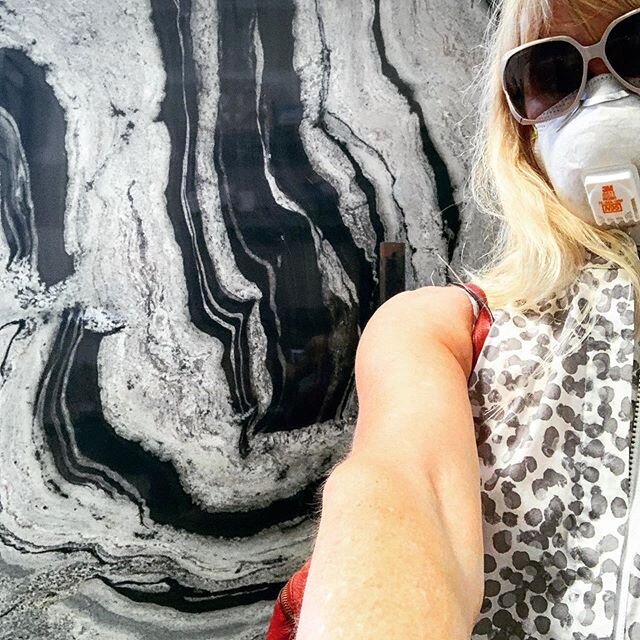 Sneaking in a beautiful new job with this beautiful slab of show-stopper granite!
@bedrosianstile .
.
.
#hellstromdesignworks #interiordesigner #encinitasinteriordesigner #coastaldesigner #designer #artist #adventuregirl #granitecountertops #greatlig