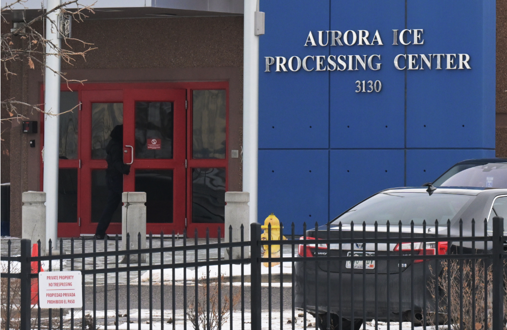 Immigrants in Aurora’s ICE detention center not receiving original mail, facing long correspondence delays