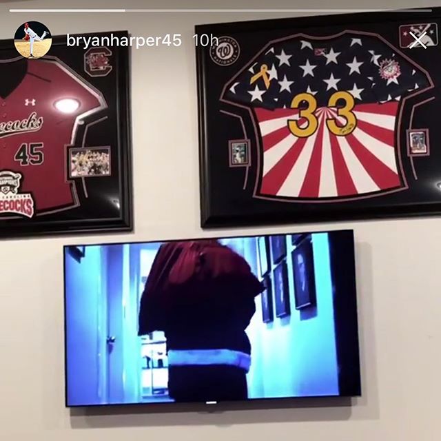 When you see your design hanging on @bryanharper45 wall. Haha took the shot a while back and forgot to post it. #graphicdesigner #hagerstownsuns #patriotic #murica #milb