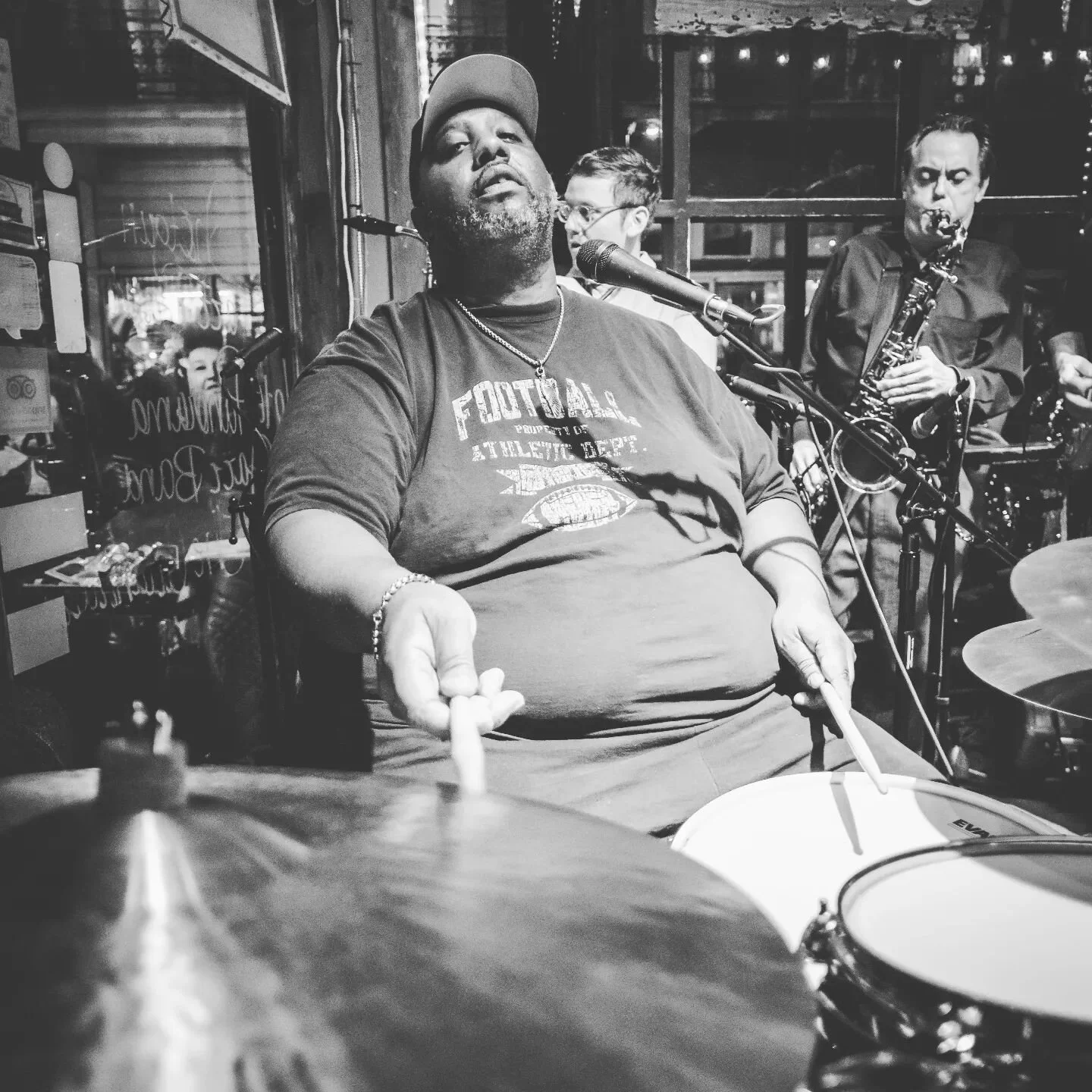 Hey it's Friday! We're back at the Spotted Cat Music Club tonight at 10pm 🎷

📸@chasethislightphotography 
@spottedcatmusicclub @frenchmenstreet