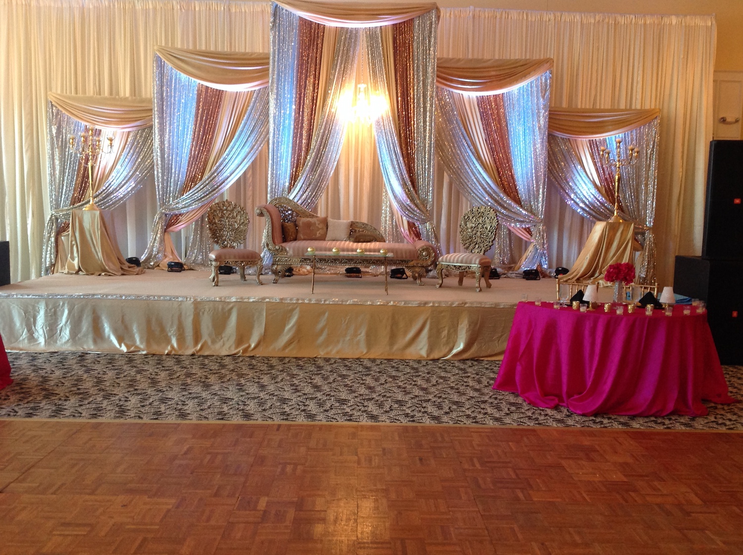 ballroom-stage-pink-table.JPG