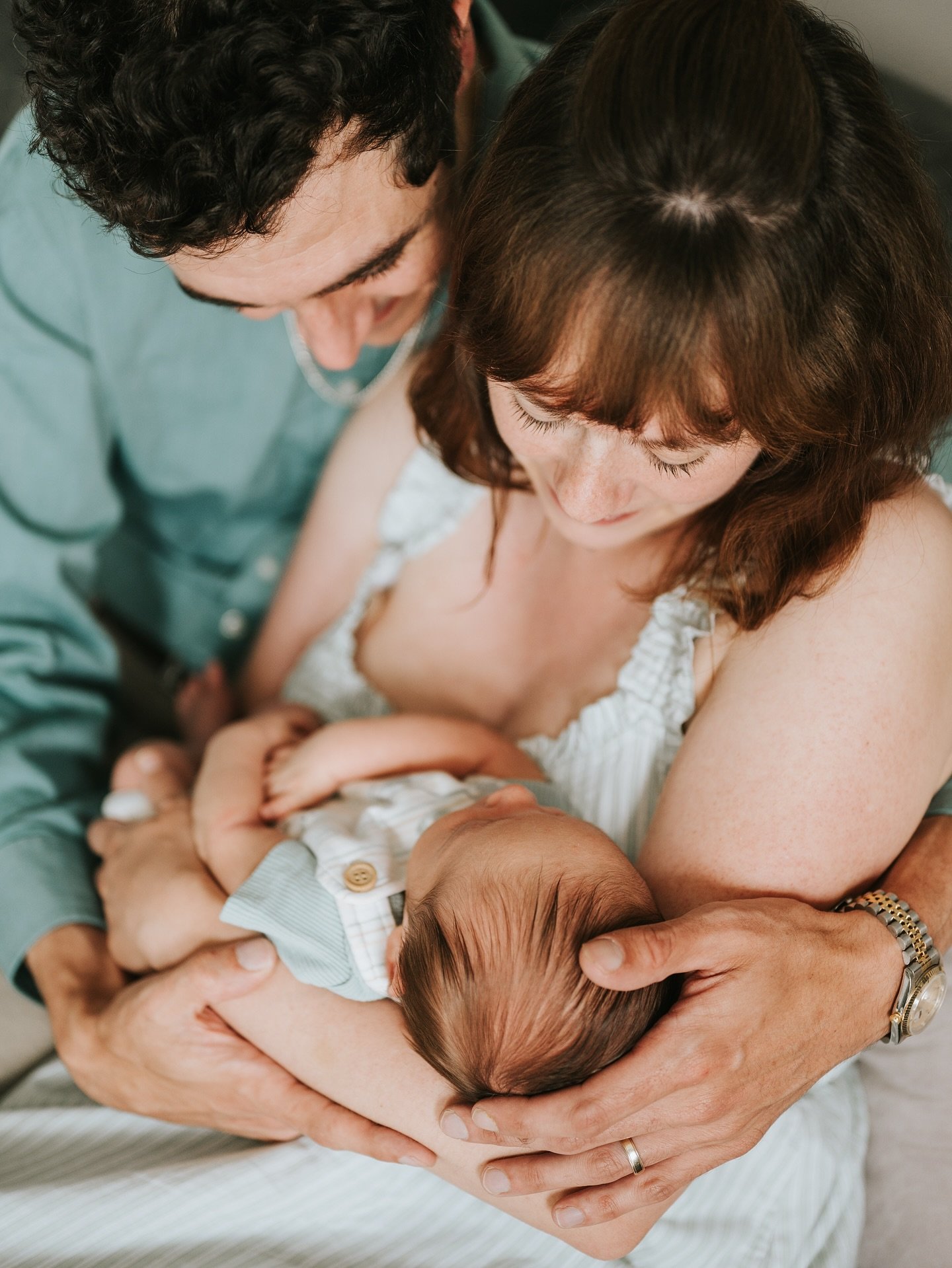 Winnie the rabbit just became a big sister! 🐇 
This session had all the super squishy &amp; cuddly feels!

#mommyandme #lifestylesession #newbornsession #northumberlandphotographer #bowmanvillephotographer #porthopephotographer #bowmanvillemoms #dur