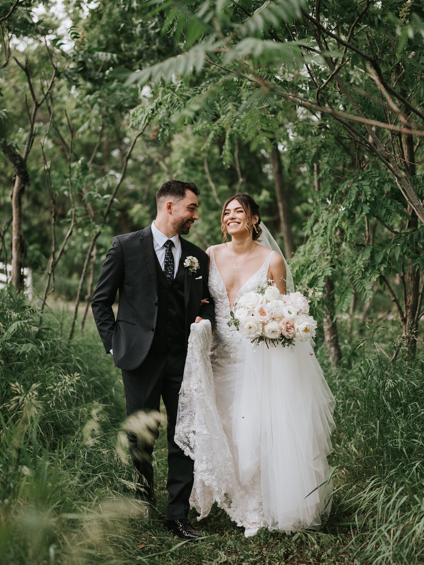 Congratulations to these two! The most carefree couple, just enjoying the best day ever 🙌 

Venue: @pondviewestates 
Floral: @thesweetbeefloral 
Catering: @personaltouchcatering 
Dj: @somethingblueweddingdjs 
Ceremony music : @johanna_piano_vox 
Vid