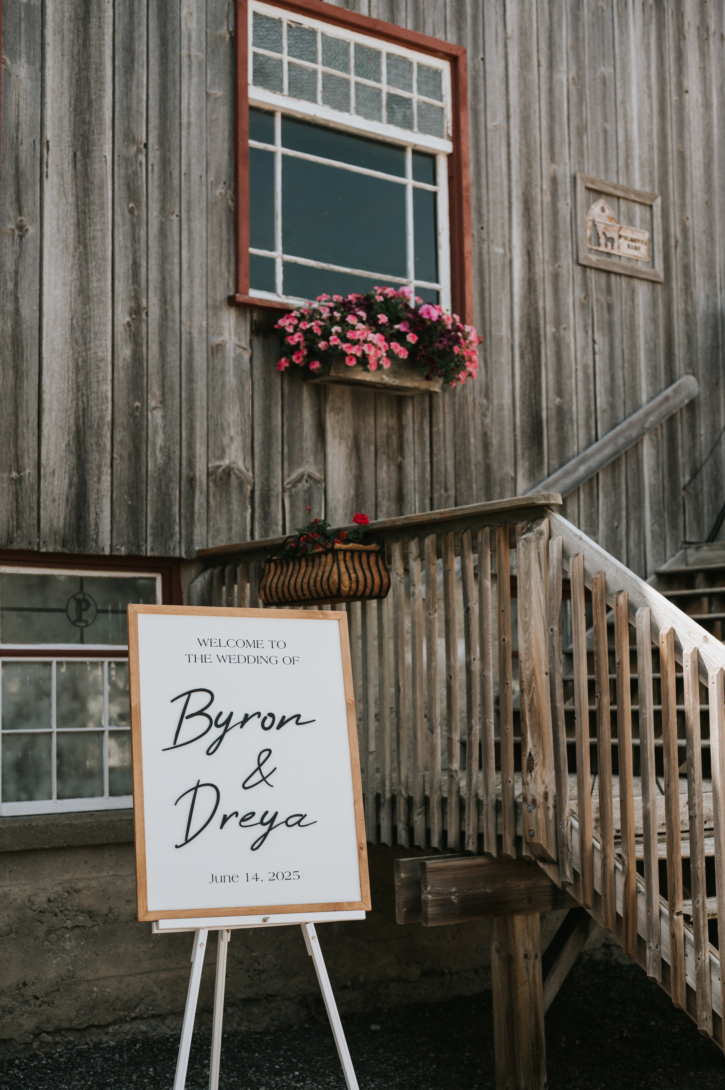 polmenna-barn-wedding-photographer-photos-ontario02.jpg