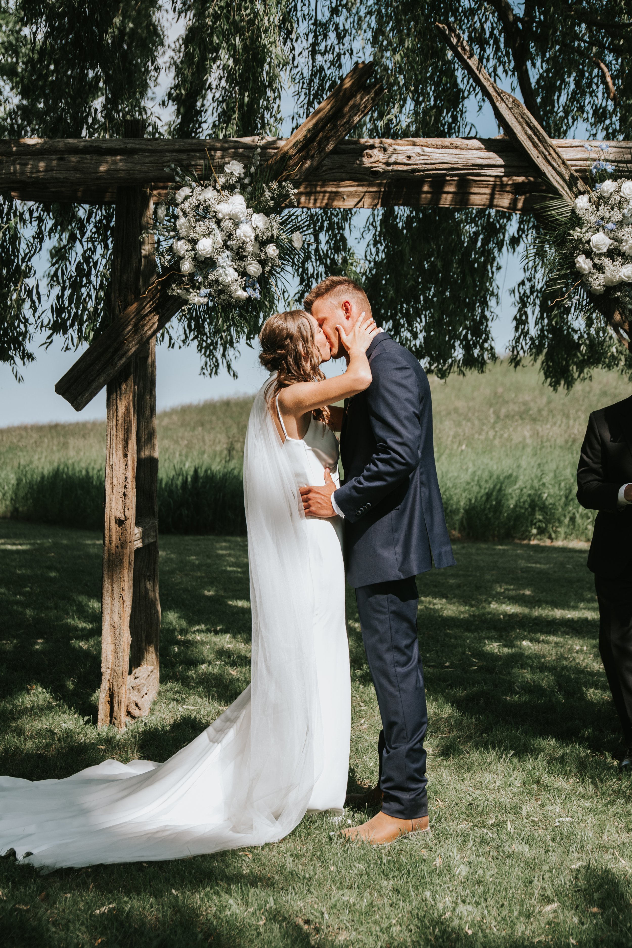 polmenna-barn-wedding-photographer-photos-ontario18.jpg