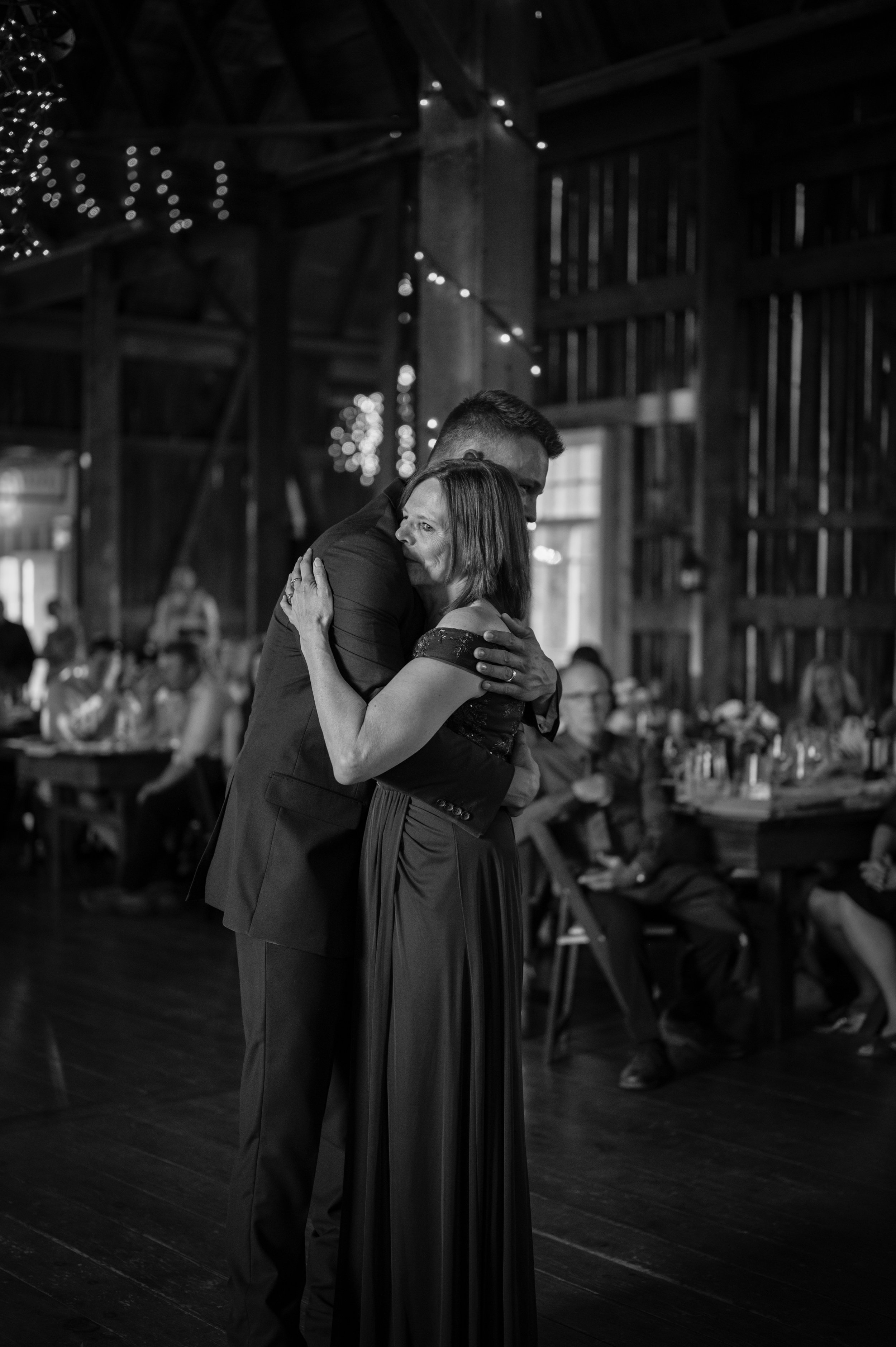 polmenna-barn-wedding-photographer-photos-ontario66.jpg
