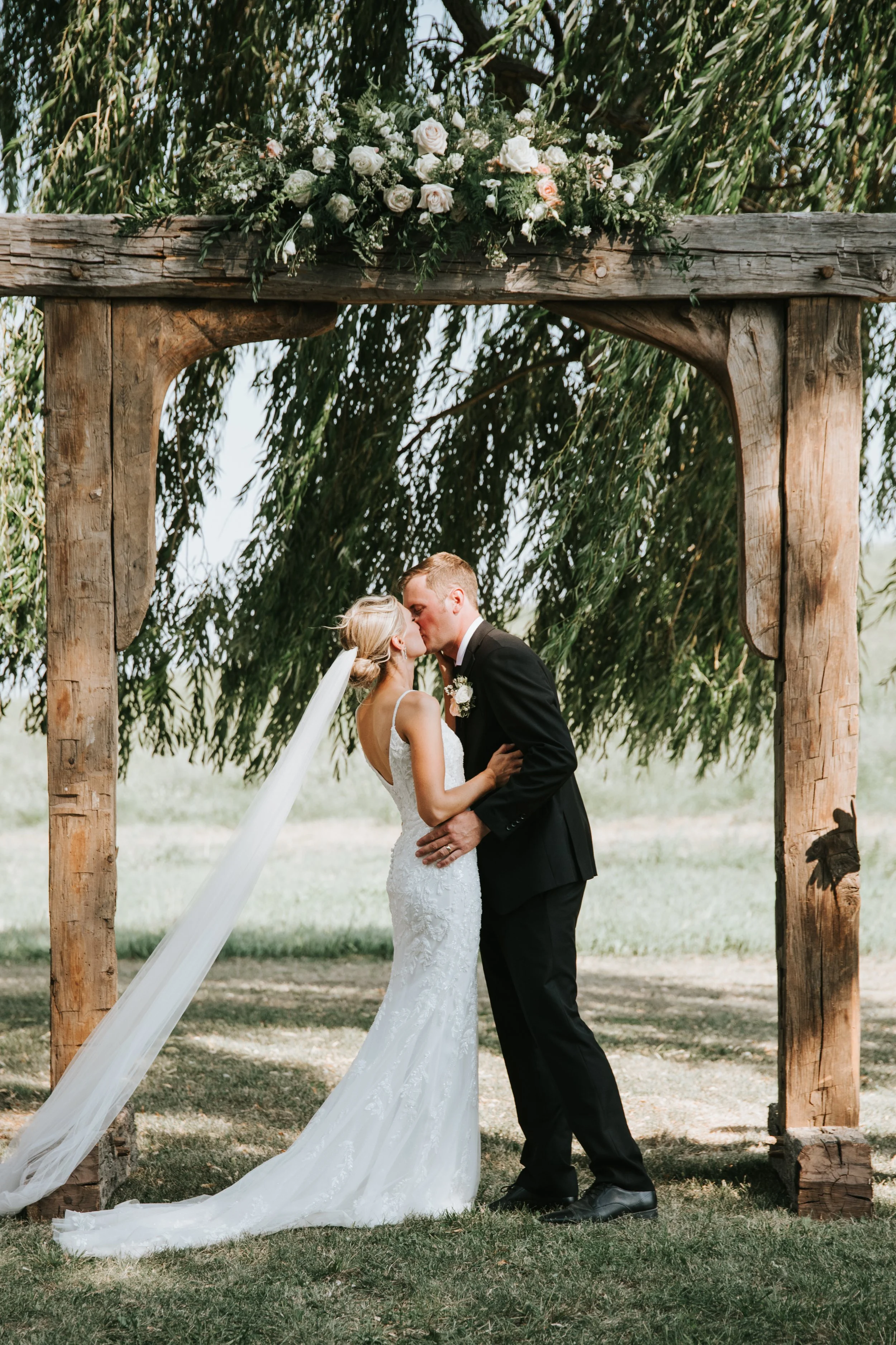 polmenna-barn-wedding-photos-photographer-ontario-campbellford182.jpg
