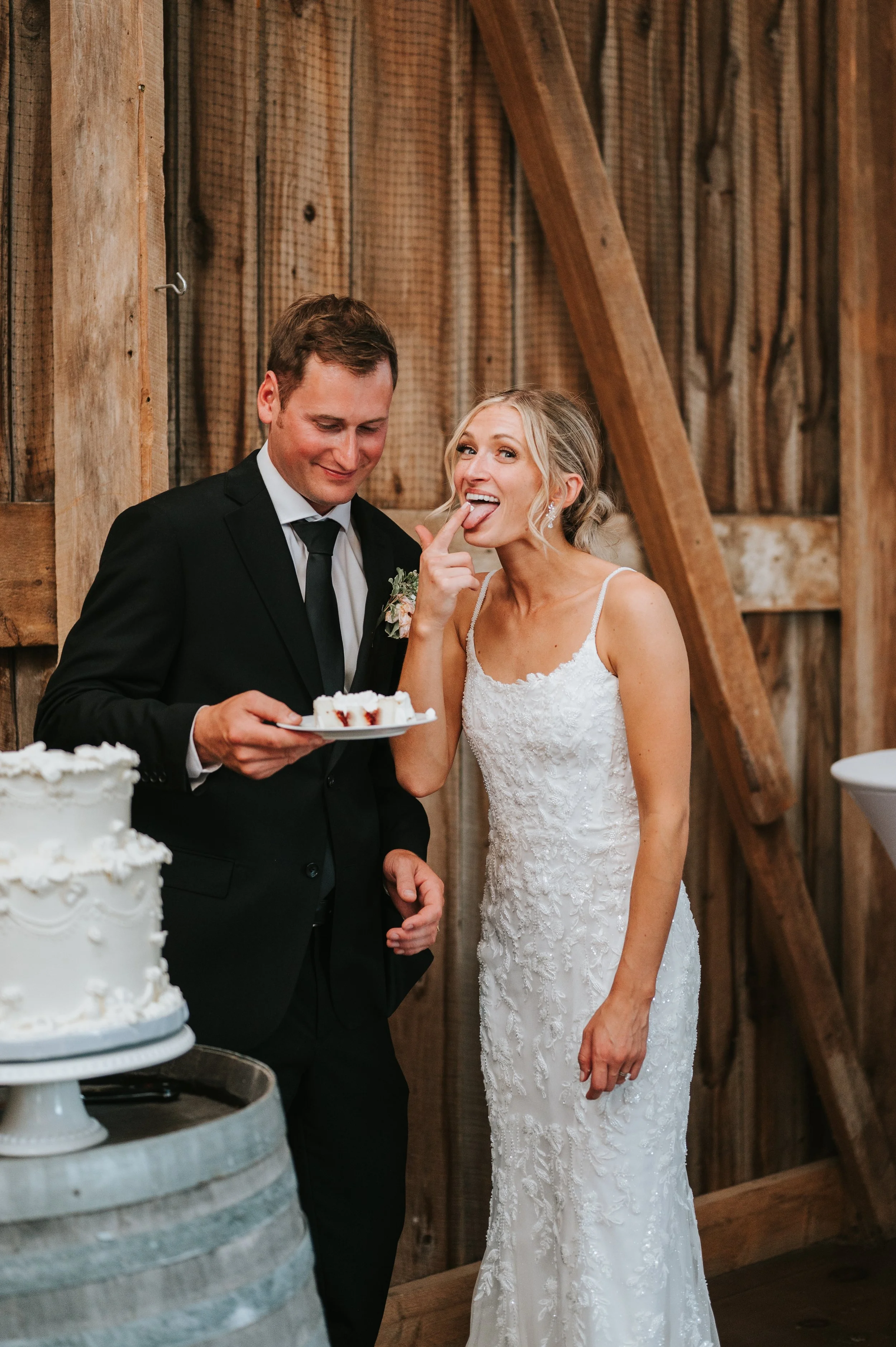 polmenna-barn-wedding-photos-photographer-ontario-campbellford202.jpg