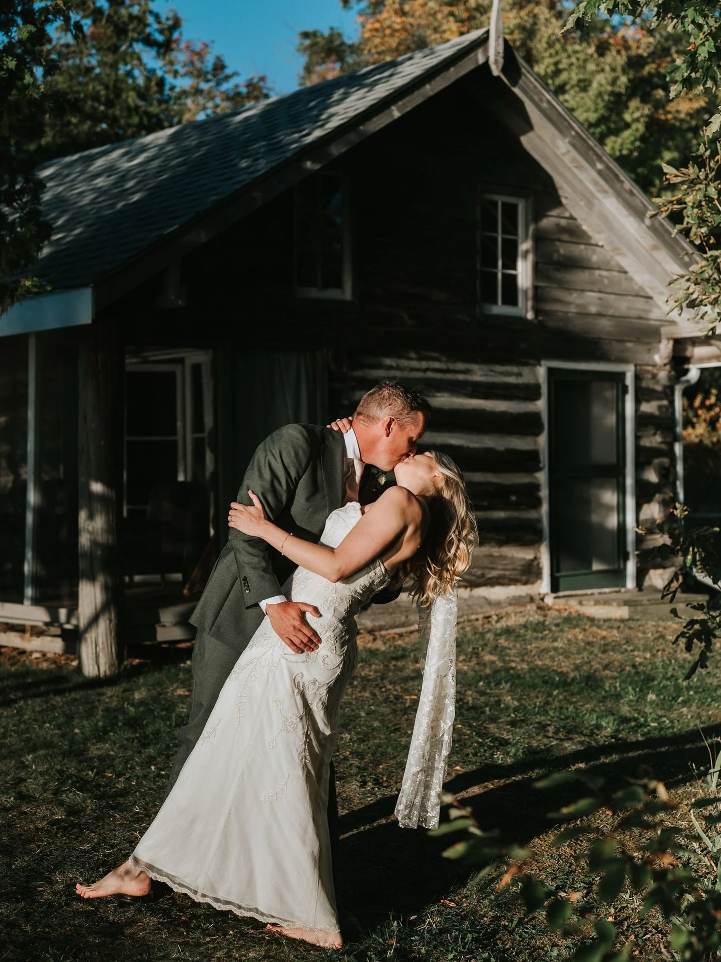 Lauren and Mitch&rsquo;s cottage wedding felt like a dream! They got married at Lauren&rsquo;s family cottage, had cocktails and appetizers and then everyone walked 10 mins down the road to the incredible @the_hayloft_dancehall for dinner and an rock