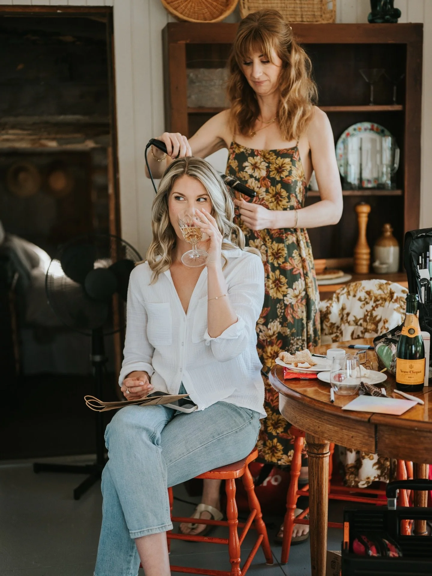 Wedding day tip 👇

Have you considered which space you&rsquo;re using for your wedding day getting ready location? 

✨ Does it provide enough space for you and your girls to get ready comfortably with the hair and make up team + videographer and pho