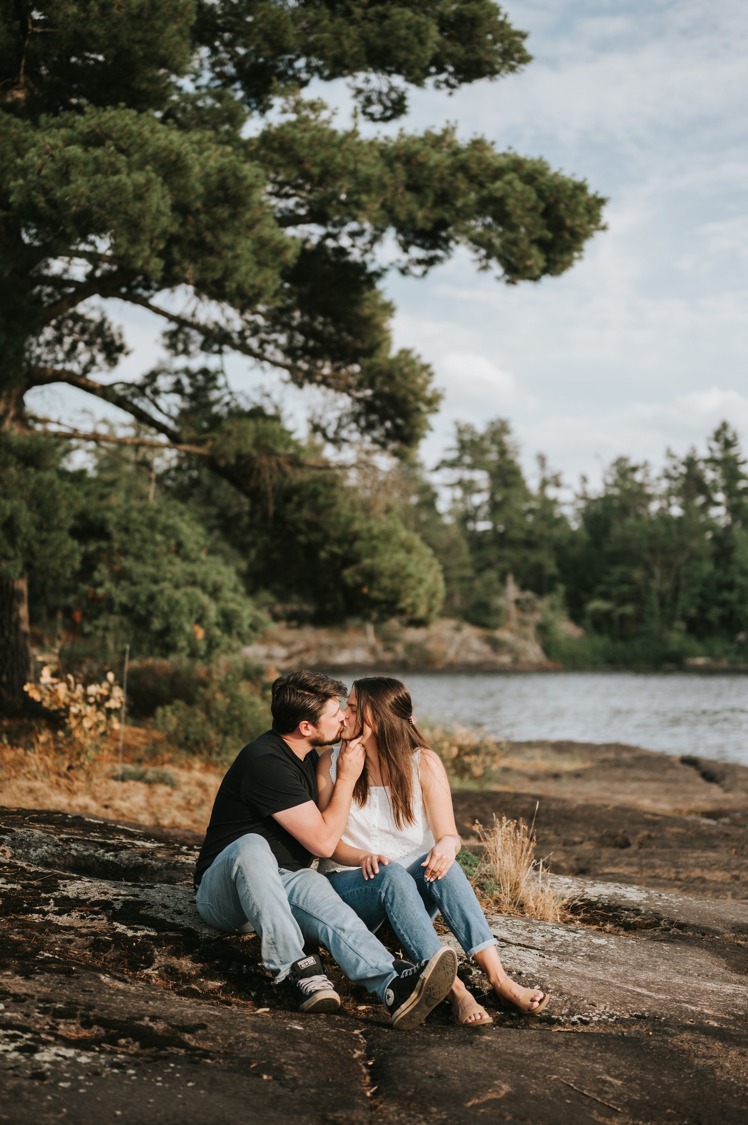 kawartha-lakes-cottage-adventure-engagement-photographer-northumberland-ontario01.jpg