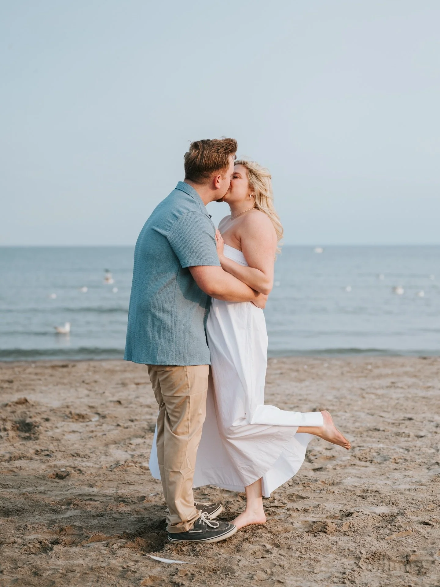 We&rsquo;re getting really close to warm sunsets by the water and I&rsquo;m so ready to third wheel your beach dates all summer long 🌊☀️