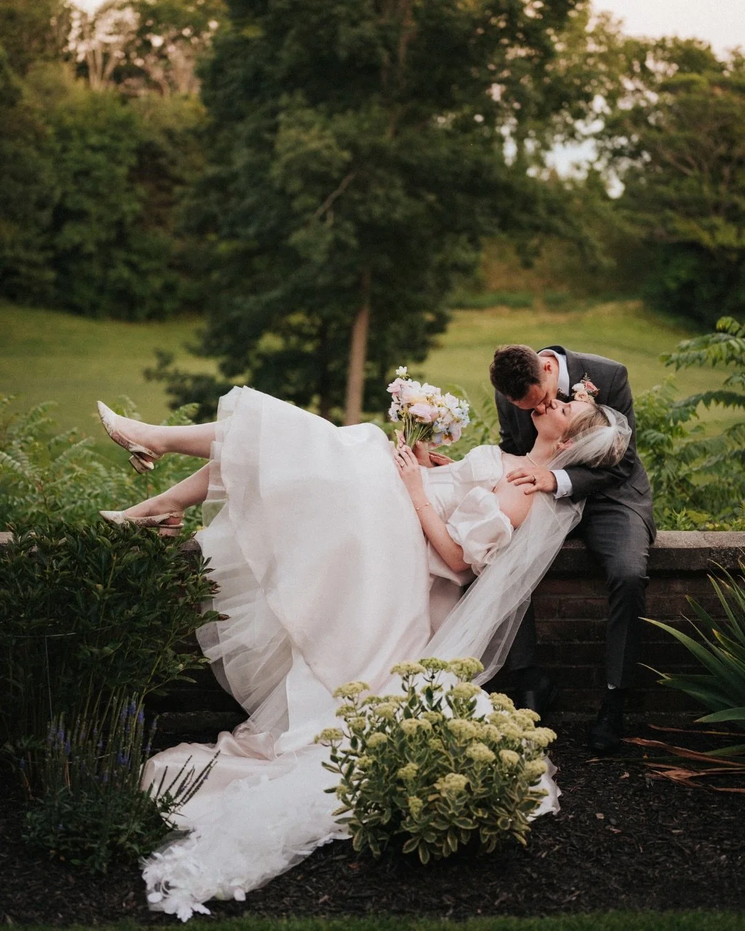 Brian &amp; Emma 🦢 
A classic fairytale.

These two leaned into their love of old things, magical worlds, and fairytales🪄 

Venue: @penrynpark 
Photographer: @candiceyurko.photography 
Caterer: @poundandpestle 
Officiant: @ceremoniesbymarieanne 
Vi