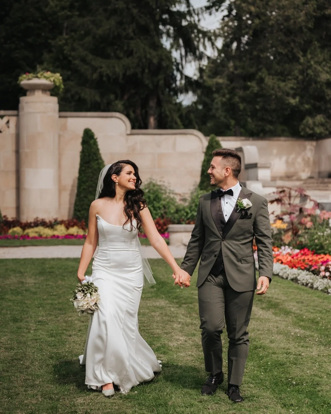 Amora &amp; Montana 🦢 

Venue: @parkwoodestate
Makeup &amp; hair: @fabianasantosmakeup

Kawartha Lakes Wedding| Cobourg Wedding photographer | Peterborough Wedding photographer | Prince Edward County photographer | Durham region, Wedding photographe