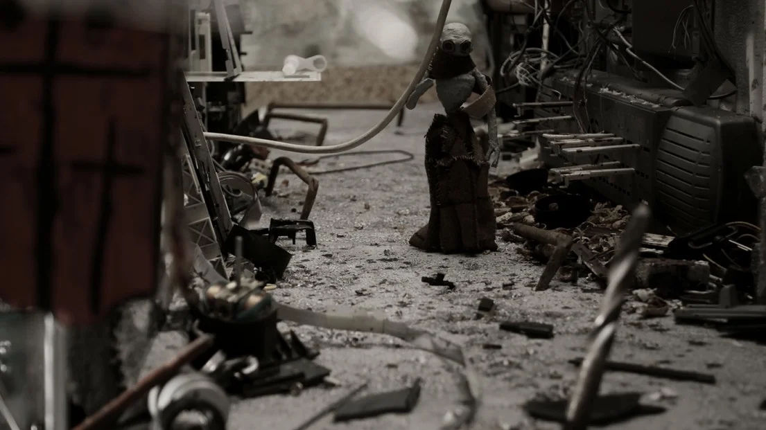 Claustrophilia_still-01.jpg
