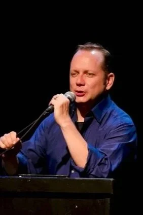 Tom+Chalmers+at+the+mic.jpg