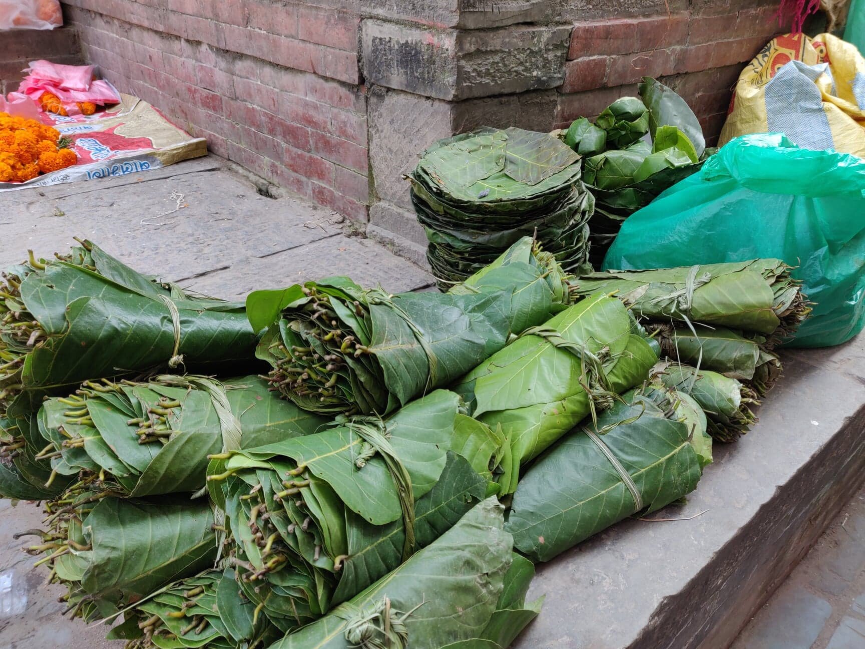 Sui Brotherhood pawn Dunas, Botas and Taparis - The Green Bowls of Nepal — CRÈME de cornell