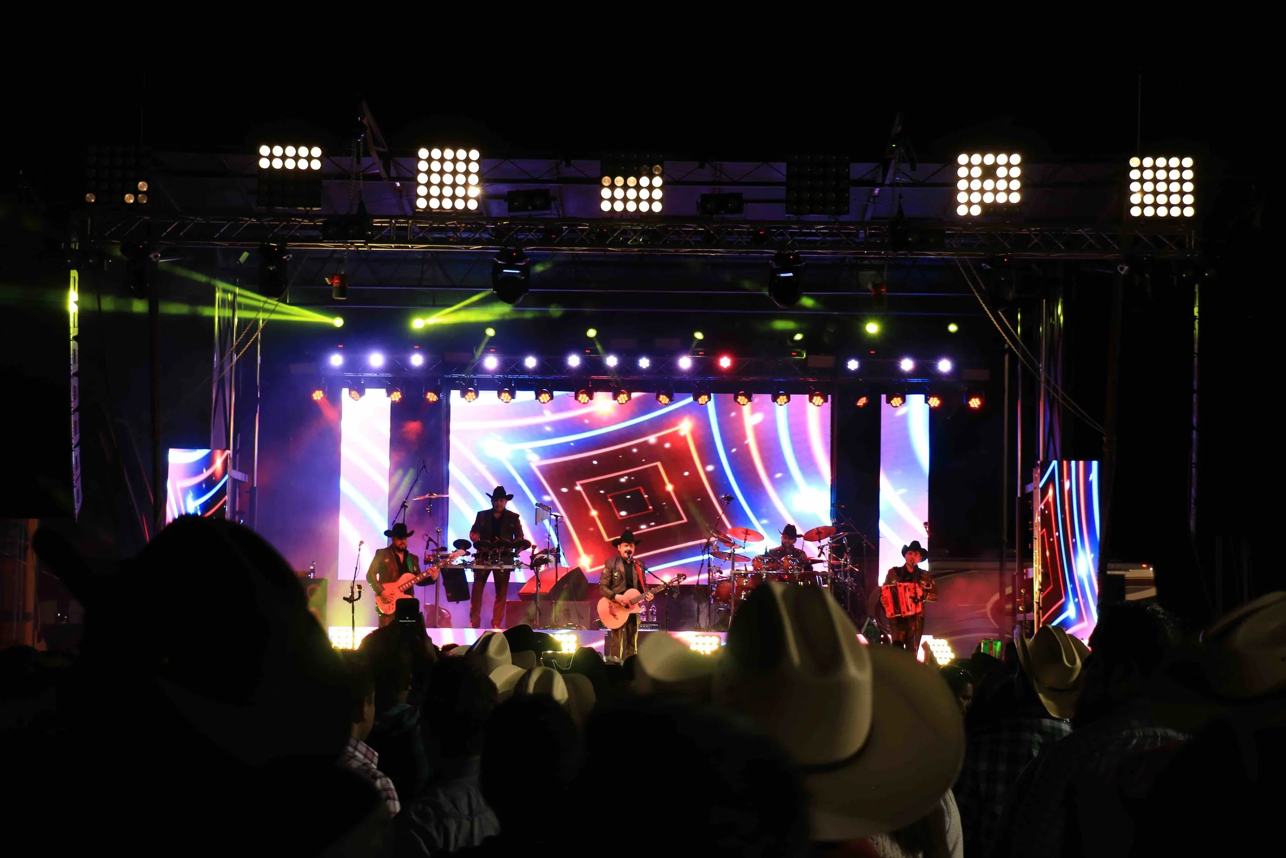 PLAZA LA PREDILECTA: SHEPHERDSVILLE, KY