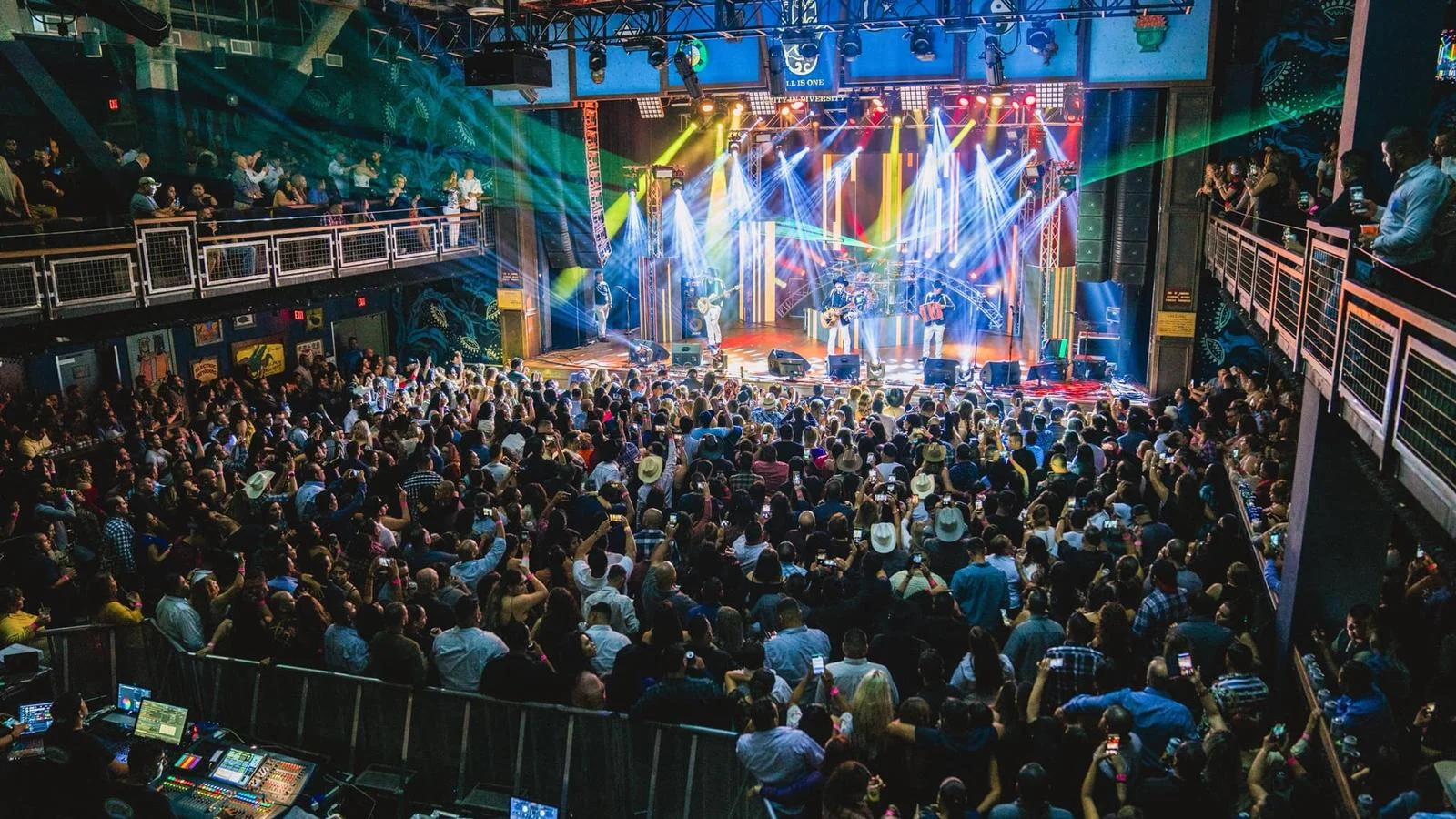 HOUSE OF BLUES: ANAHEIM, CA