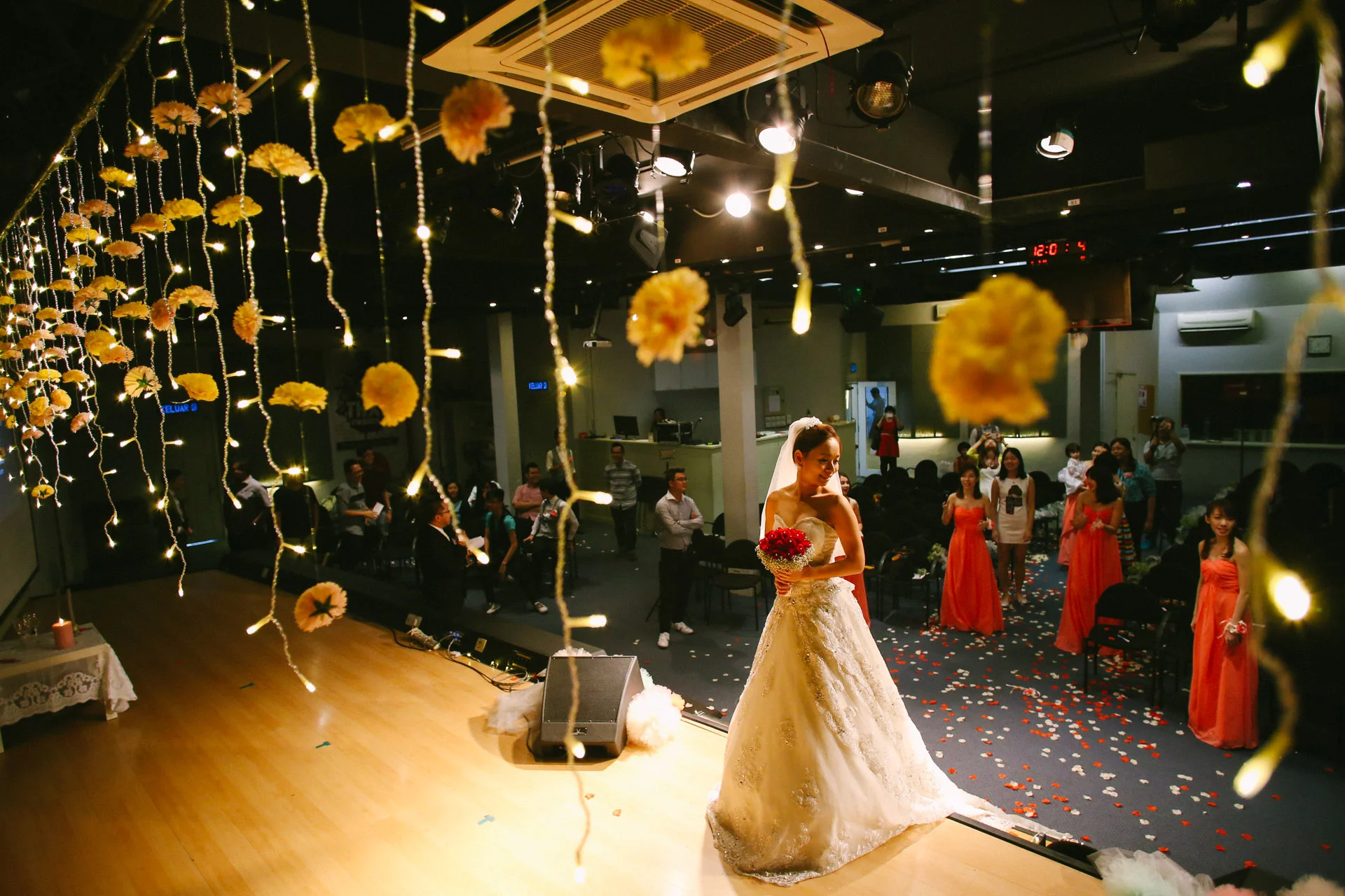studio-numb9r-church-wedding-slide-337.jpg