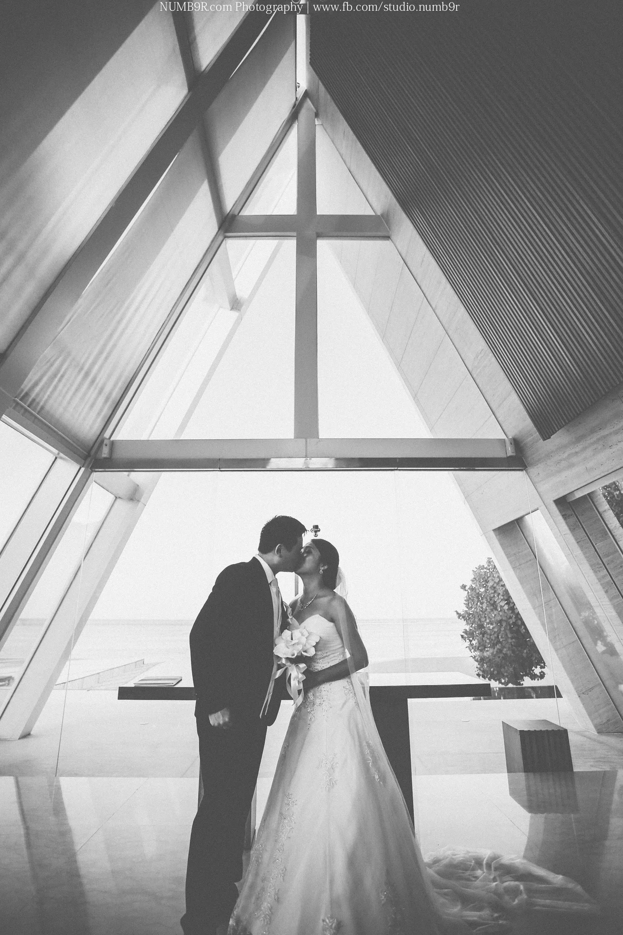 studio_numb9r_wedding-bali-beach-conrad-infinity-church-slideshow-FB-328.jpg