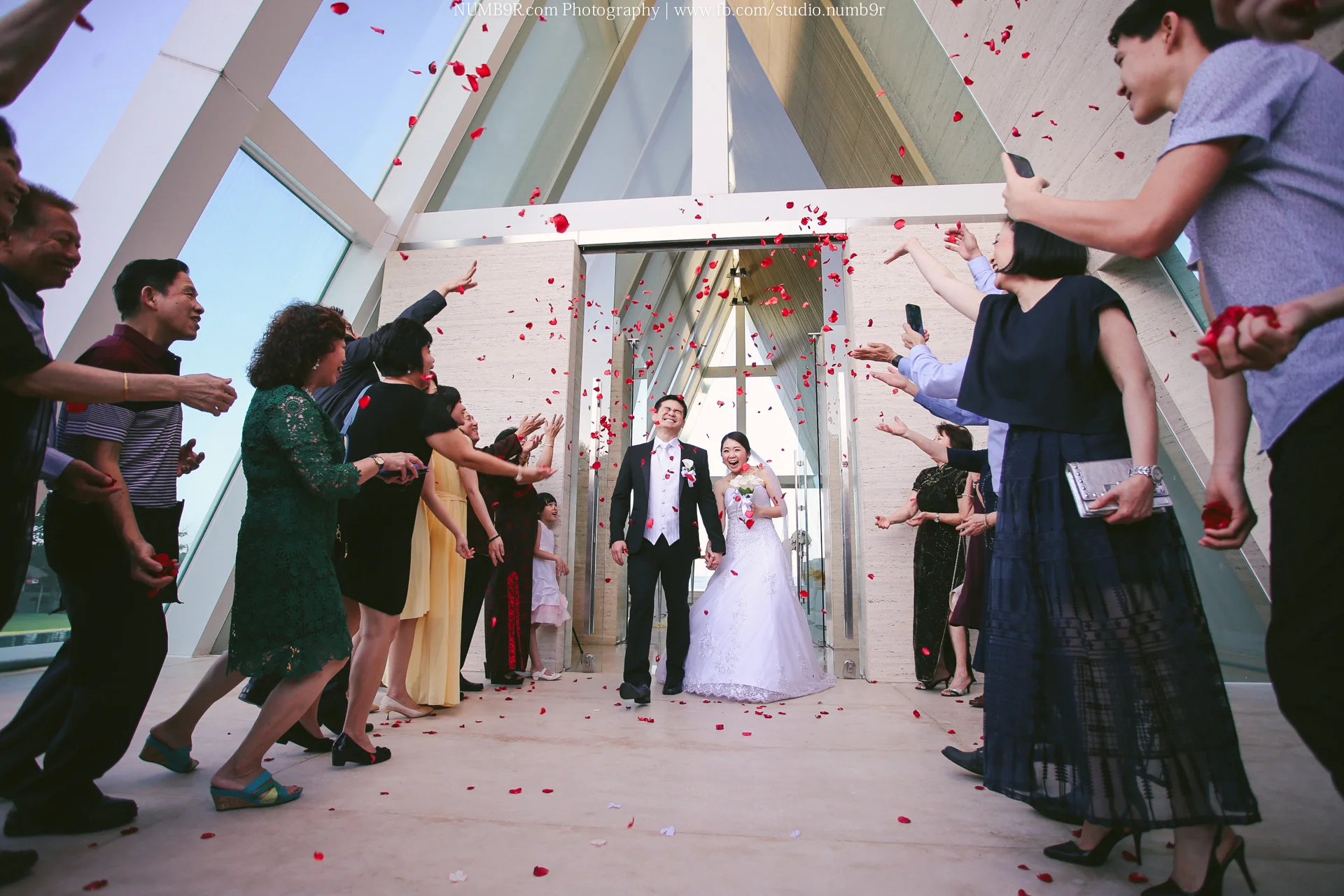 studio_numb9r_wedding-bali-beach-conrad-infinity-church-slideshow-FB-342.jpg