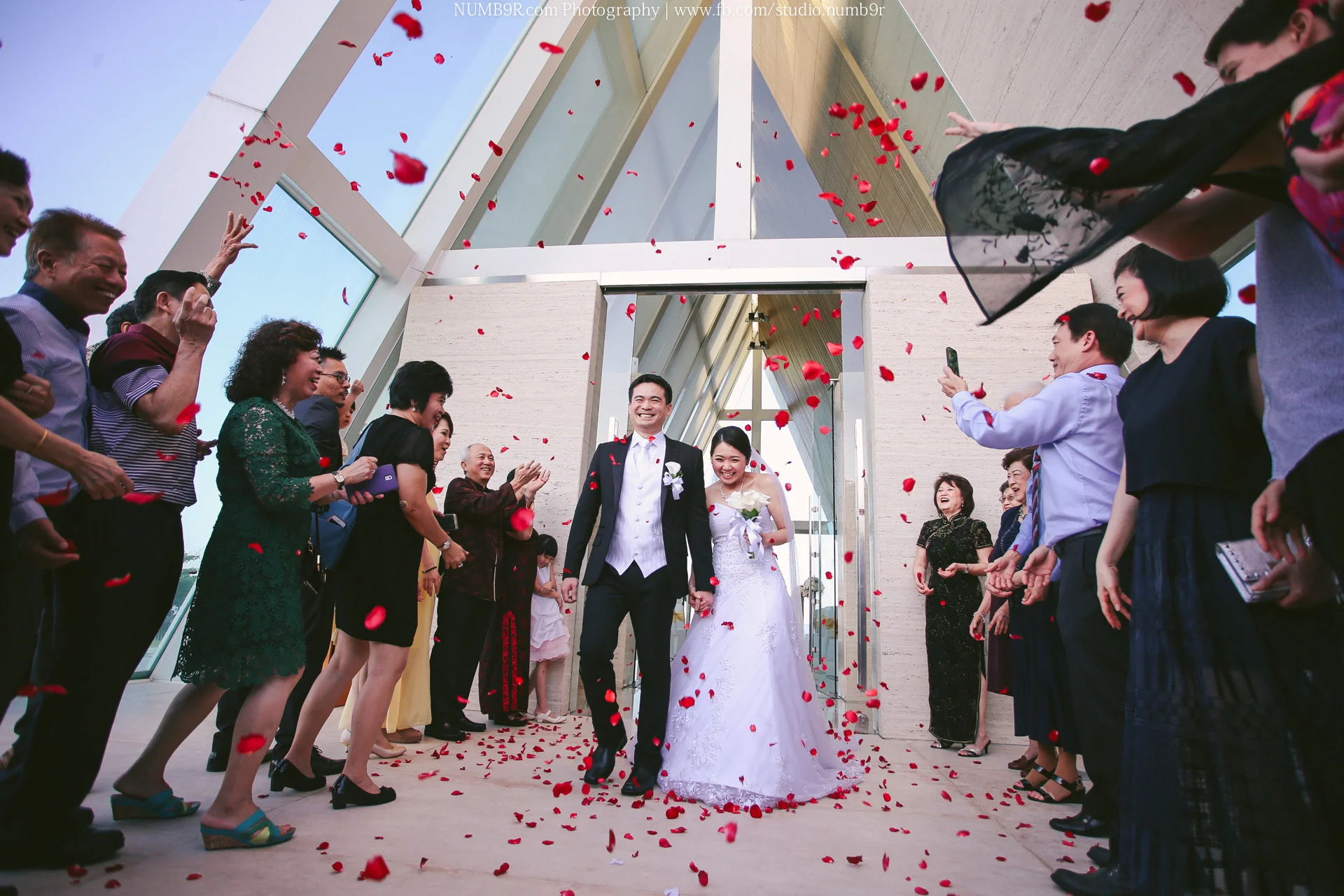 studio_numb9r_wedding-bali-beach-conrad-infinity-church-slideshow-FB-343.jpg