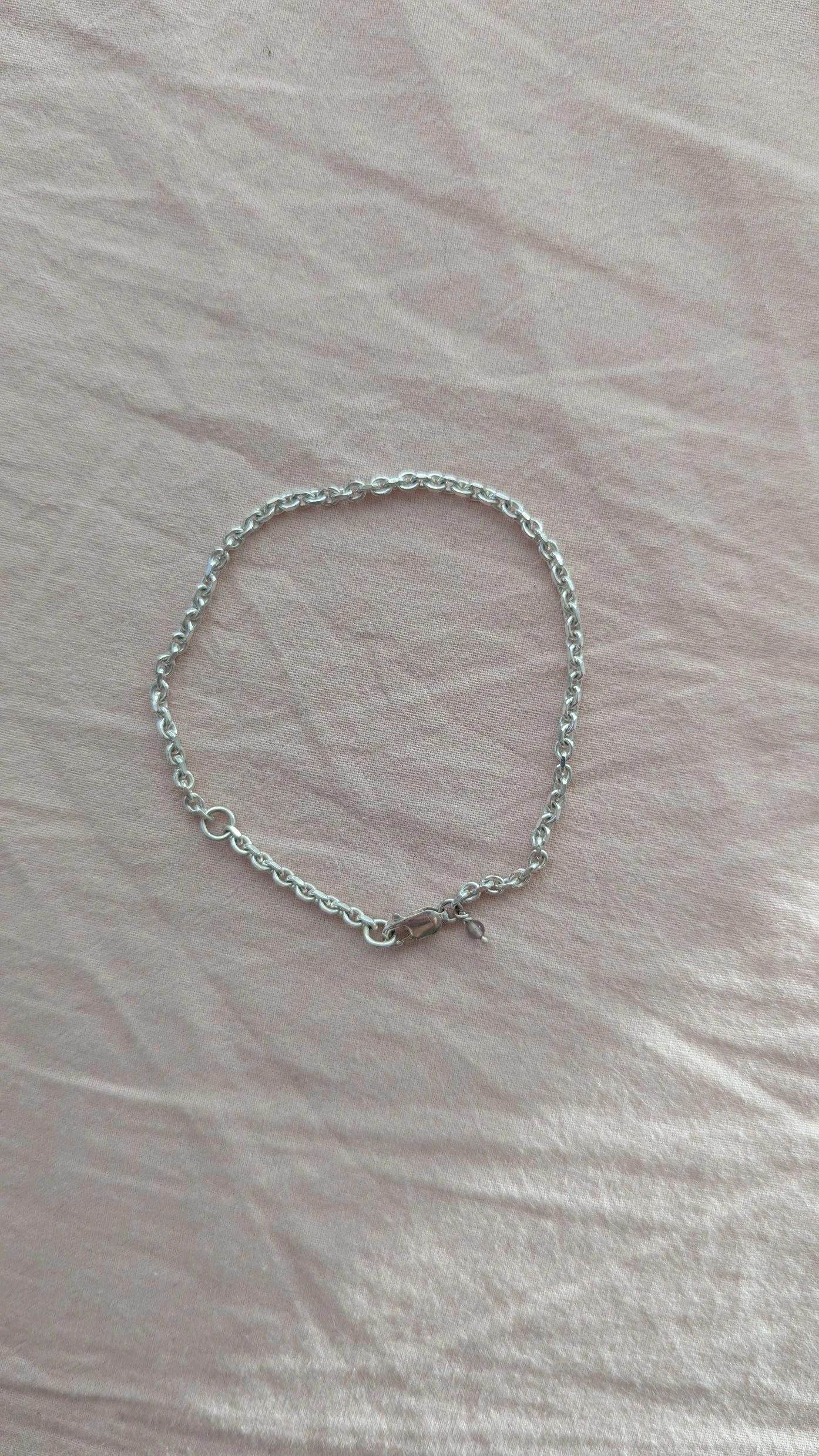 Anchor chain with amethyst