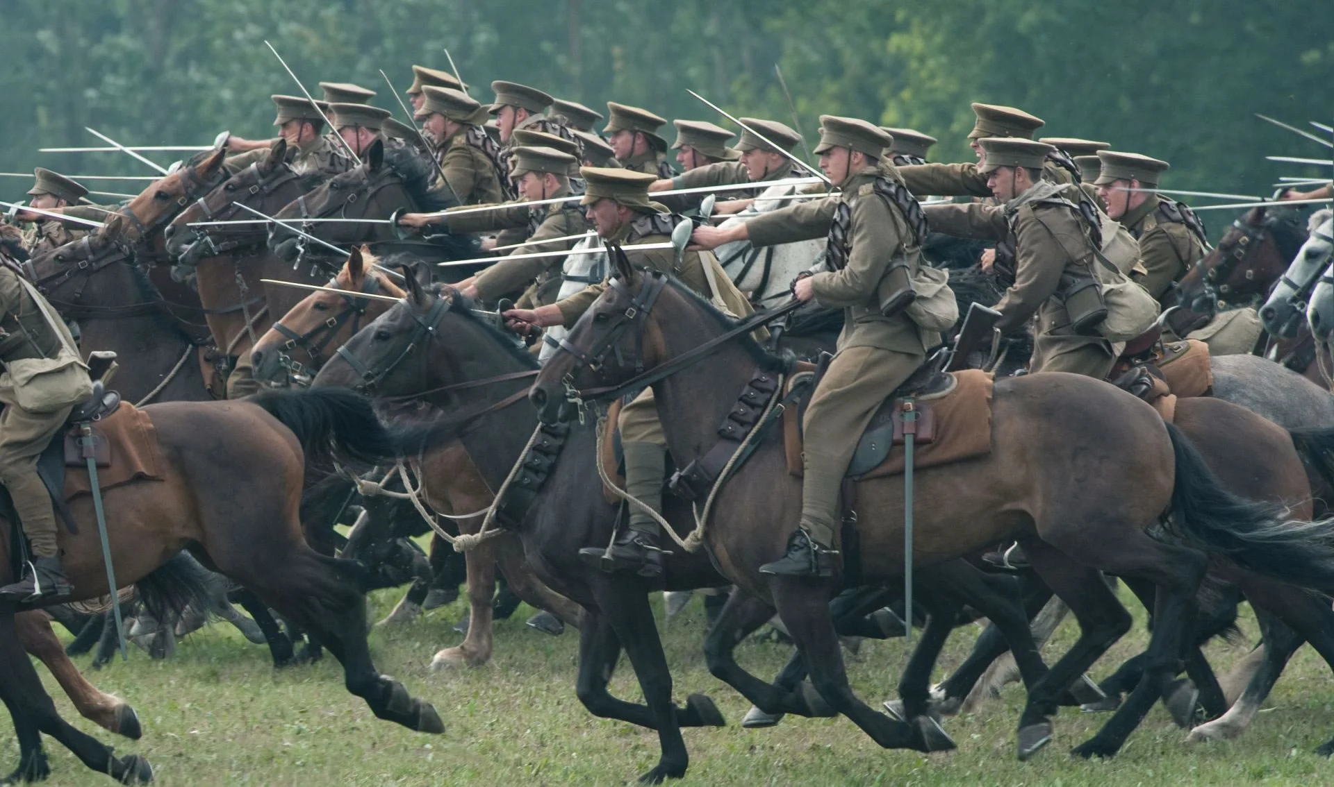 war-horse-movie-image-calvary-charge.jpg
