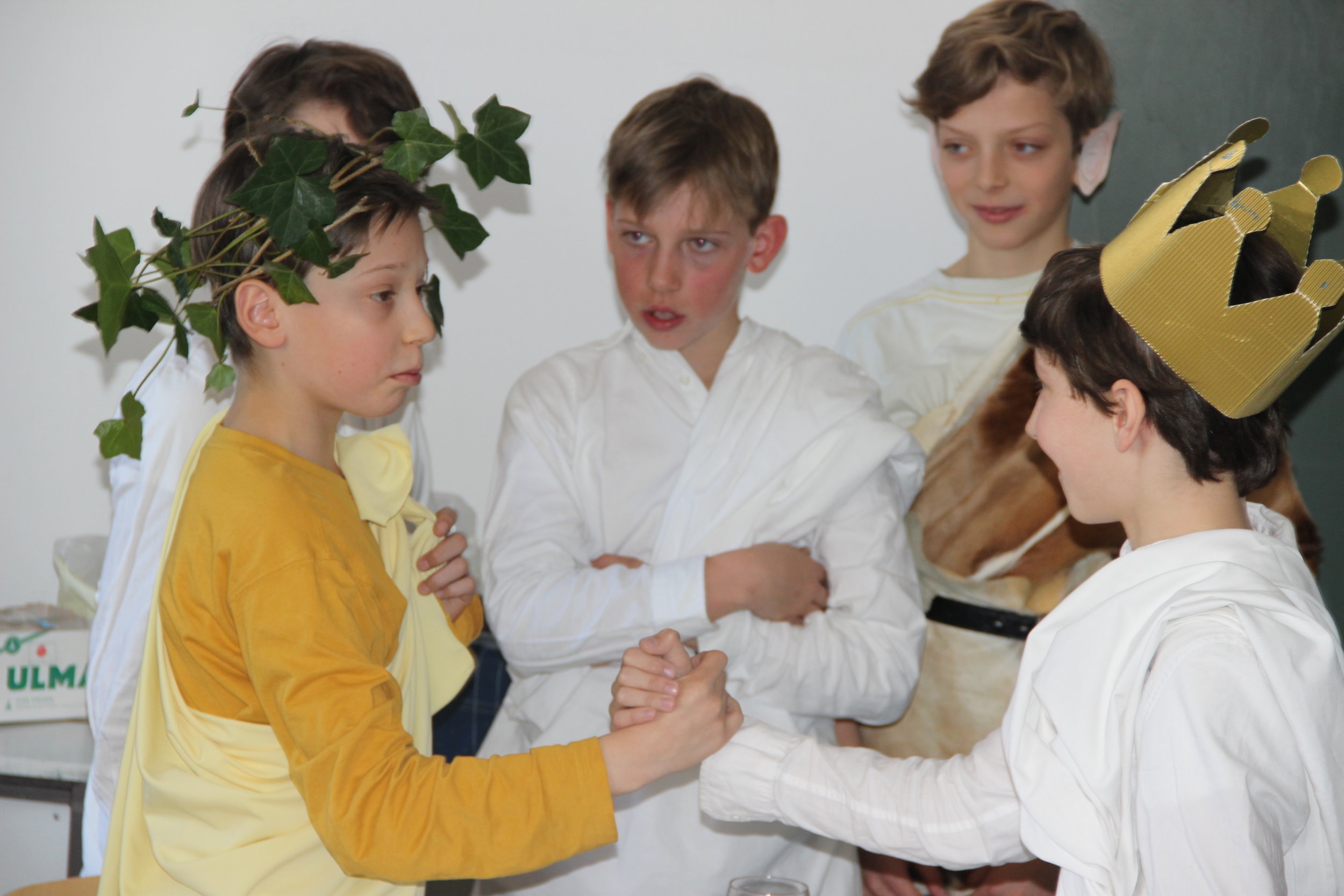 Klasse 6b (2014): „Ausflug in die antike Mythologie“; Szenenbild: Midas (Foto: Caroline Schopper)