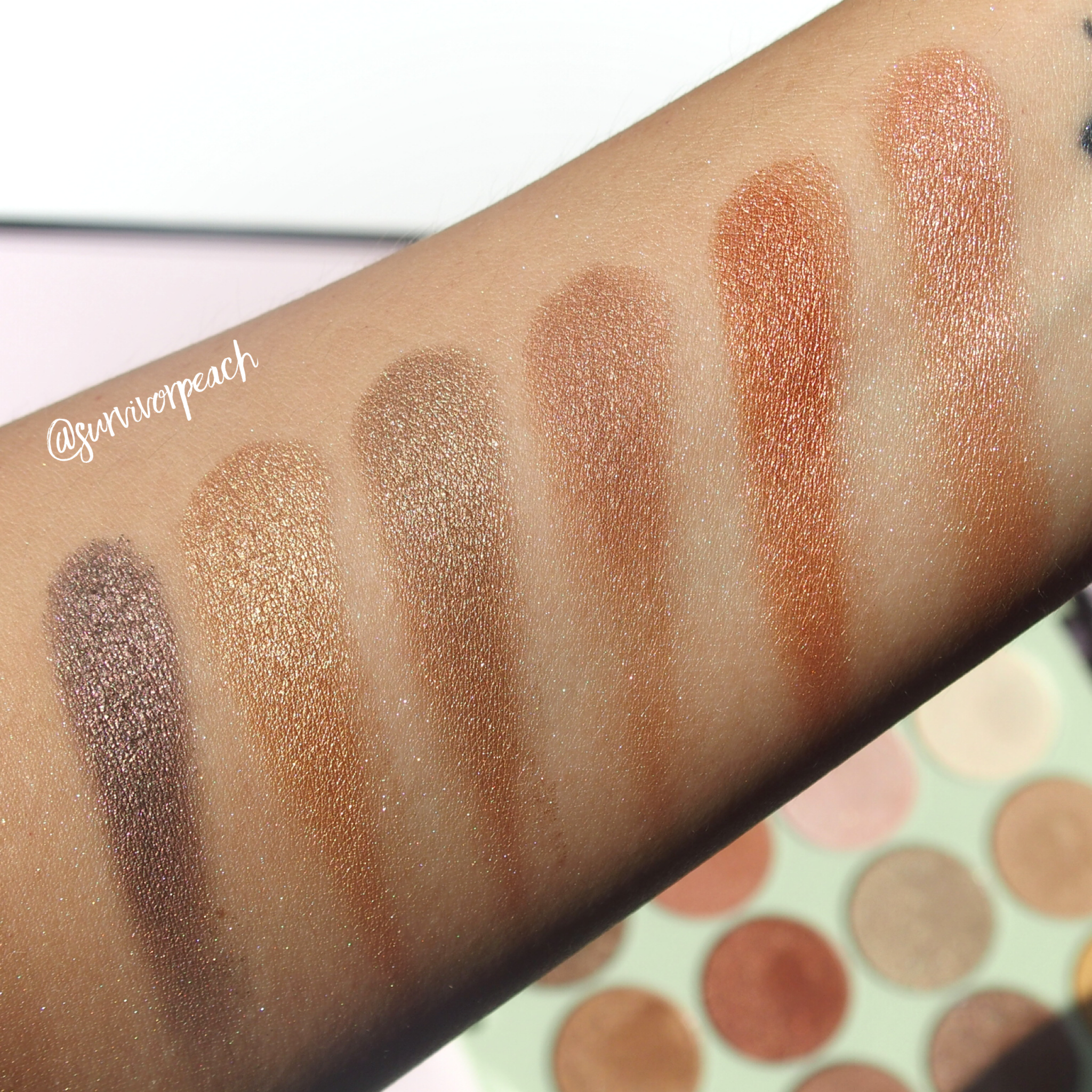 Swatches of the Pixi by Petra Eye Reflections Shadow palettes - Reflex Light