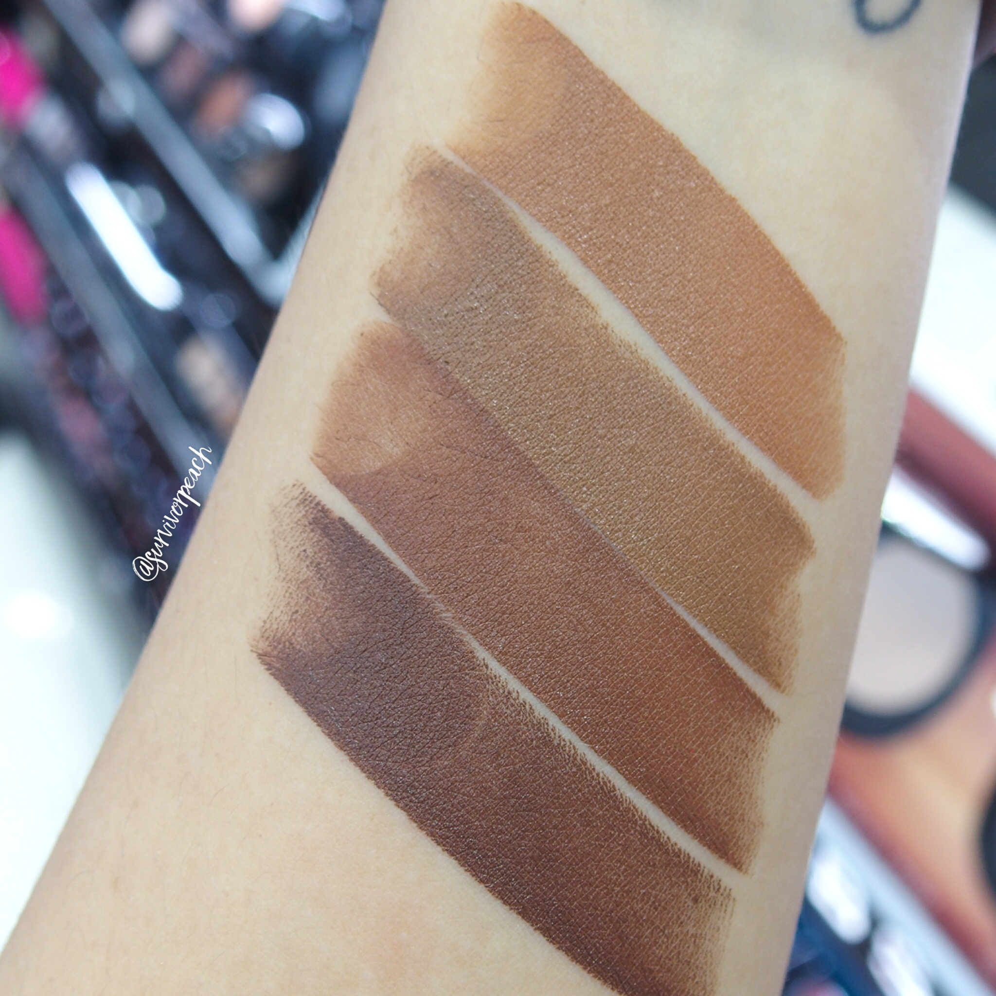 Marc Jacobs Accomplice Concealer & Touch Up Stick swatches - Deep