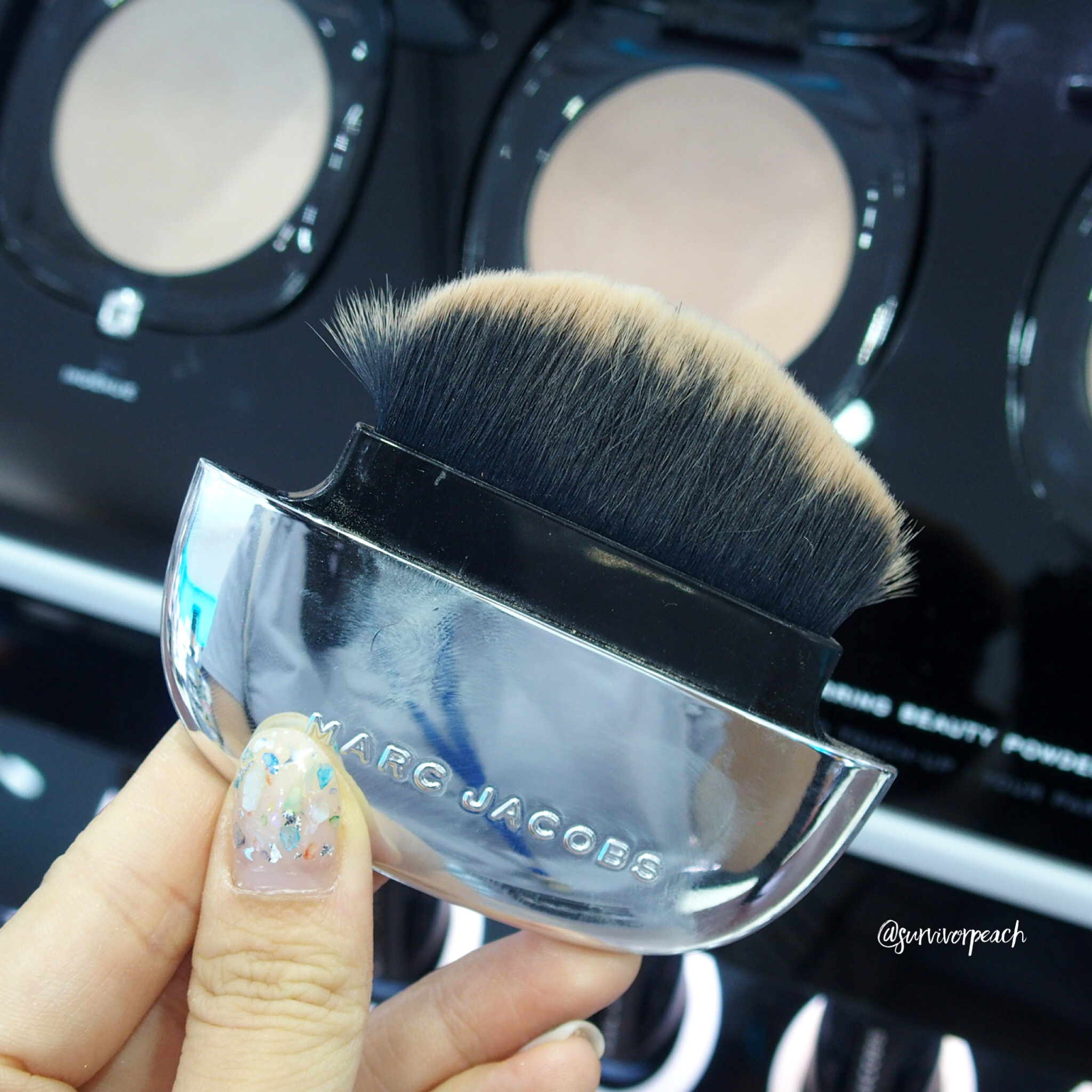 Marc Jacobs Accomplice Marc Jacobs Accomplice Instant Blurring Beauty Powder - compact brush